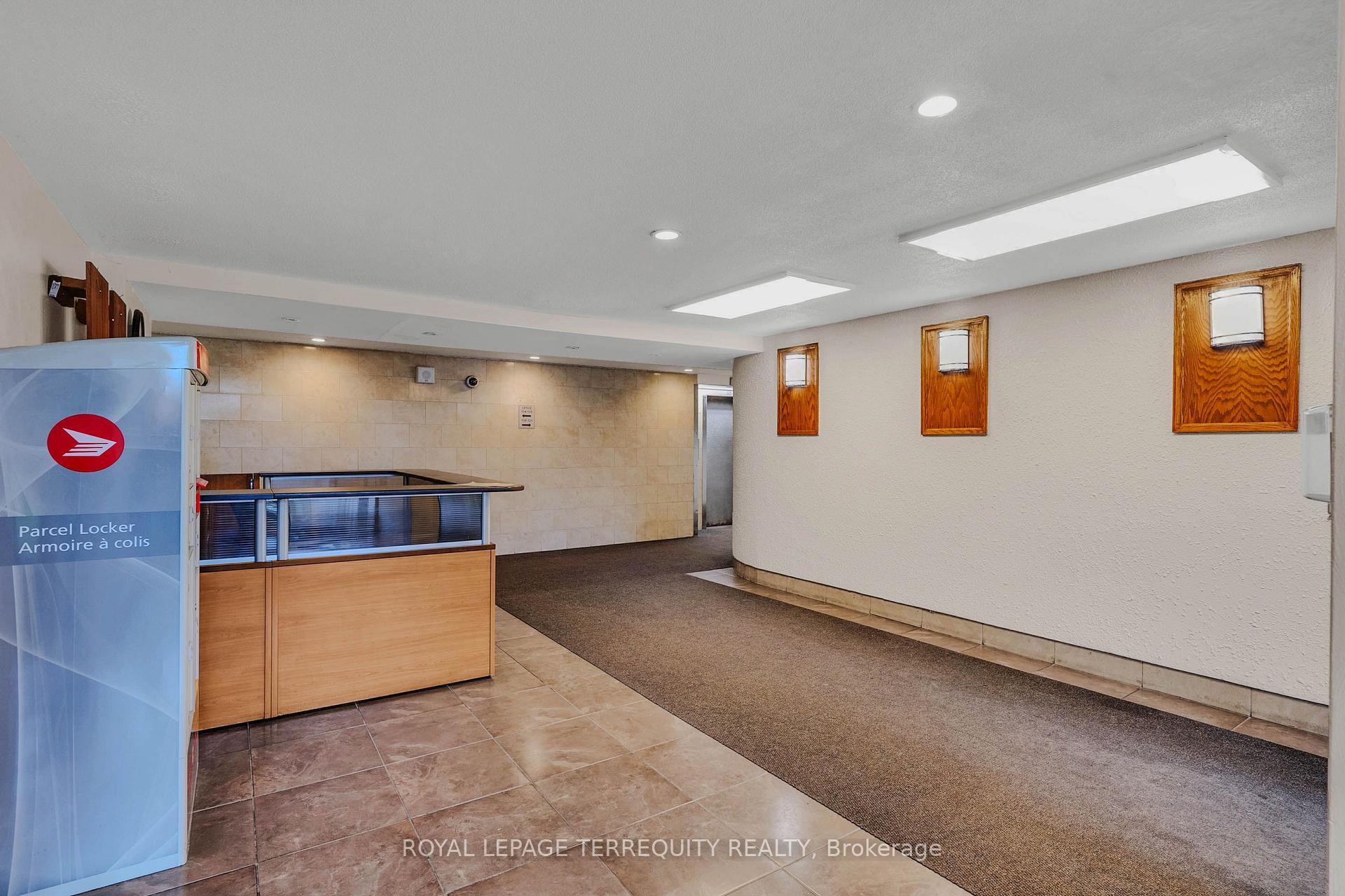 Photo 3 of Unit 816, 180 Markham Road, Scarborough, Scarborough Village — HOMEH