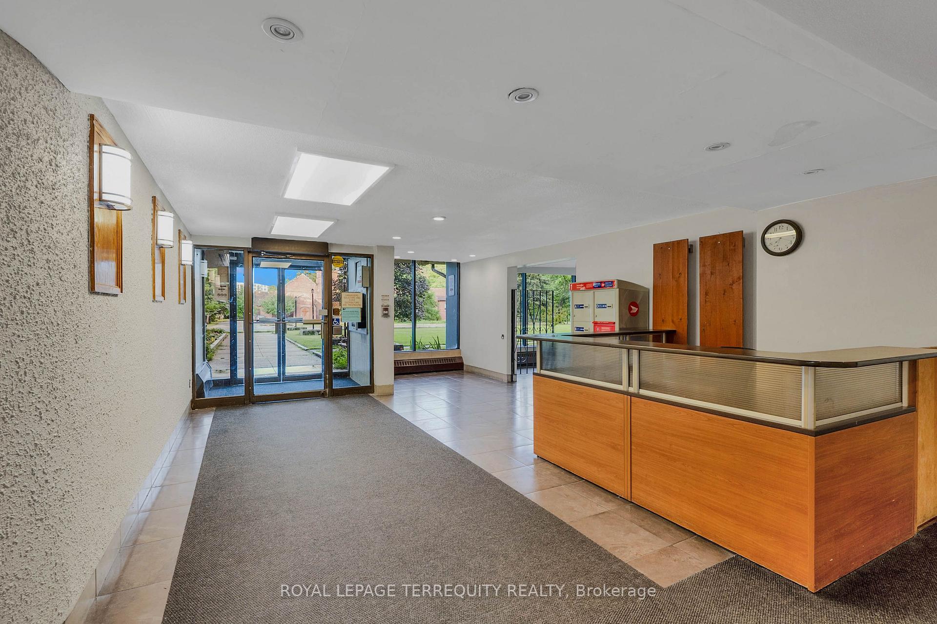 Photo 4 of Unit 816, 180 Markham Road, Scarborough, Scarborough Village — HOMEH