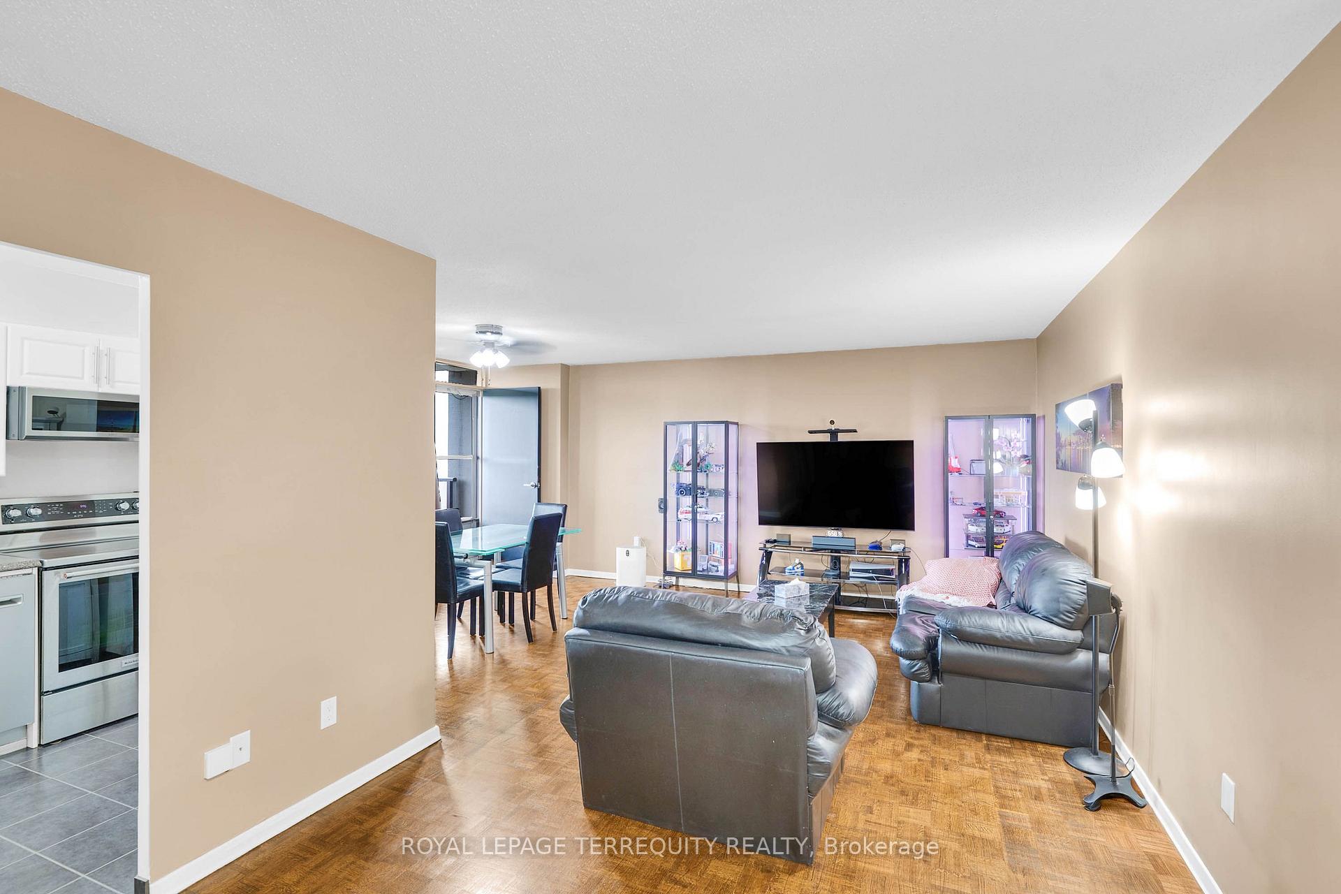 Photo 6 of Unit 816, 180 Markham Road, Scarborough, Scarborough Village — HOMEH