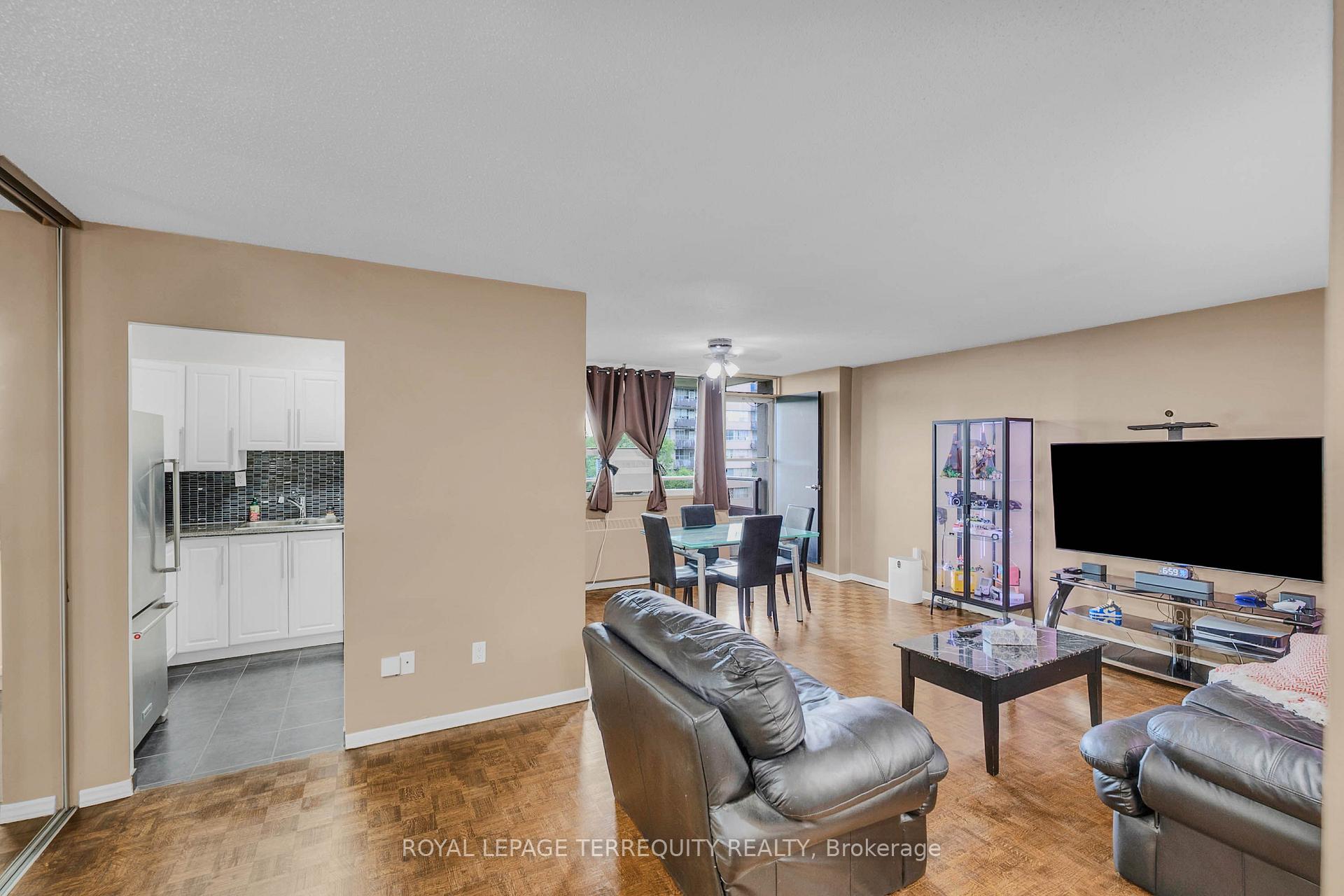 Photo 7 of Unit 816, 180 Markham Road, Scarborough, Scarborough Village — HOMEH