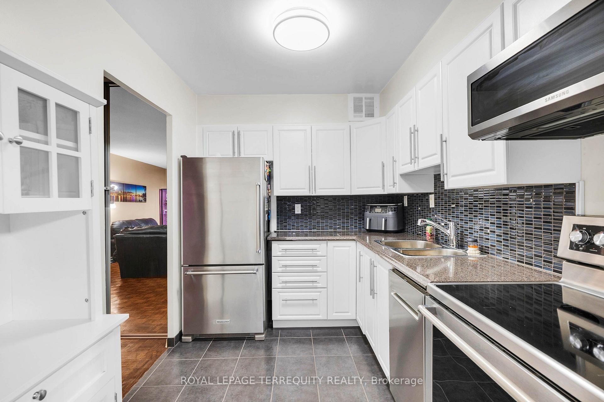 Photo 13 of Unit 816, 180 Markham Road, Scarborough, Scarborough Village — HOMEH