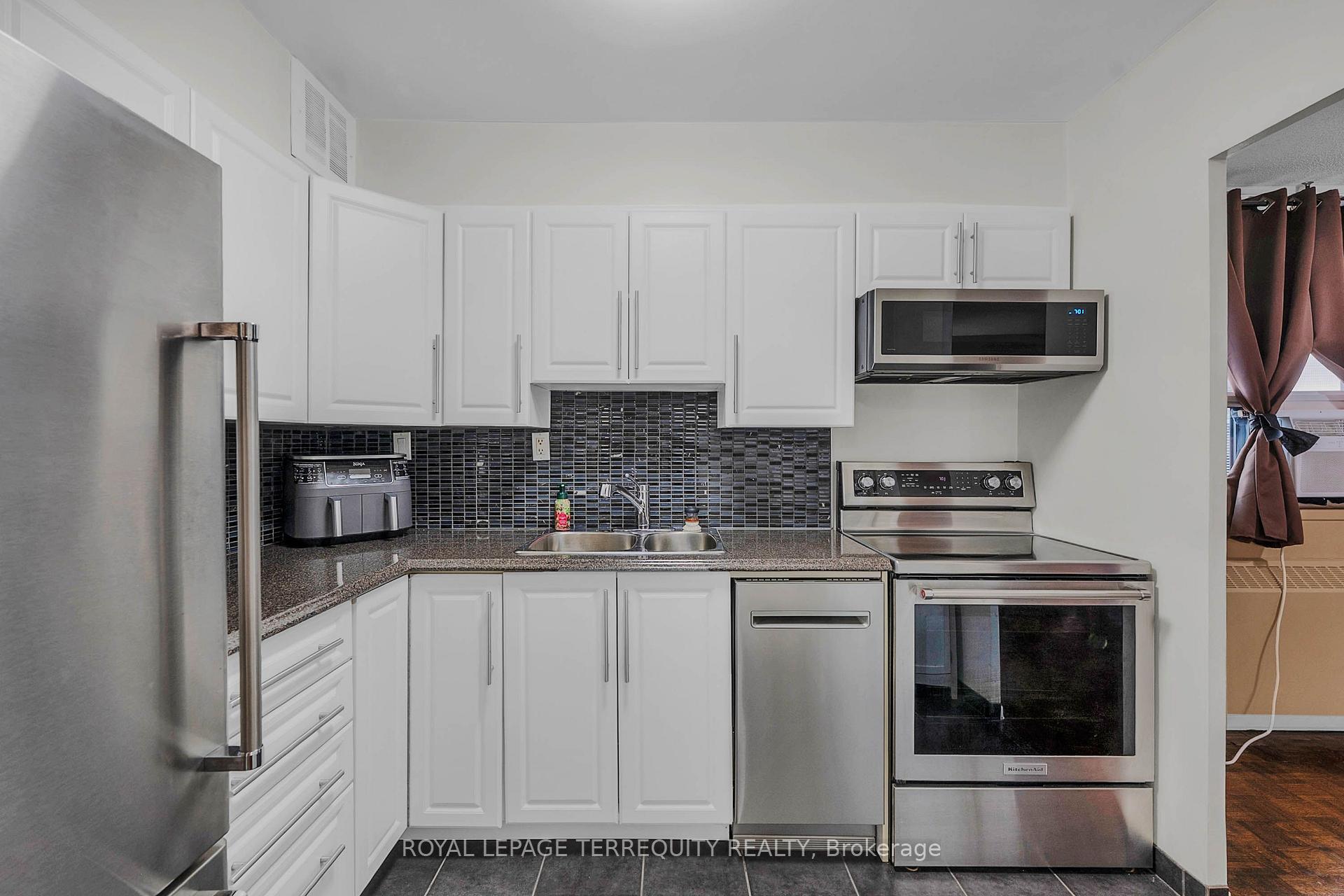 Photo 14 of Unit 816, 180 Markham Road, Scarborough, Scarborough Village — HOMEH