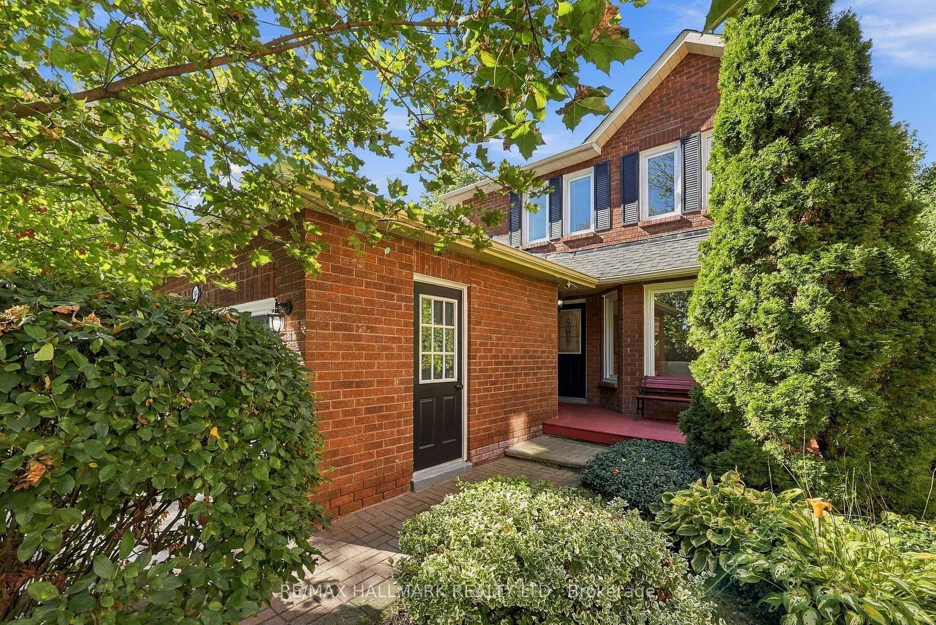 Photo 2 of 89 Crawford Rose Drive, Aurora, Aurora Heights — HOMEH