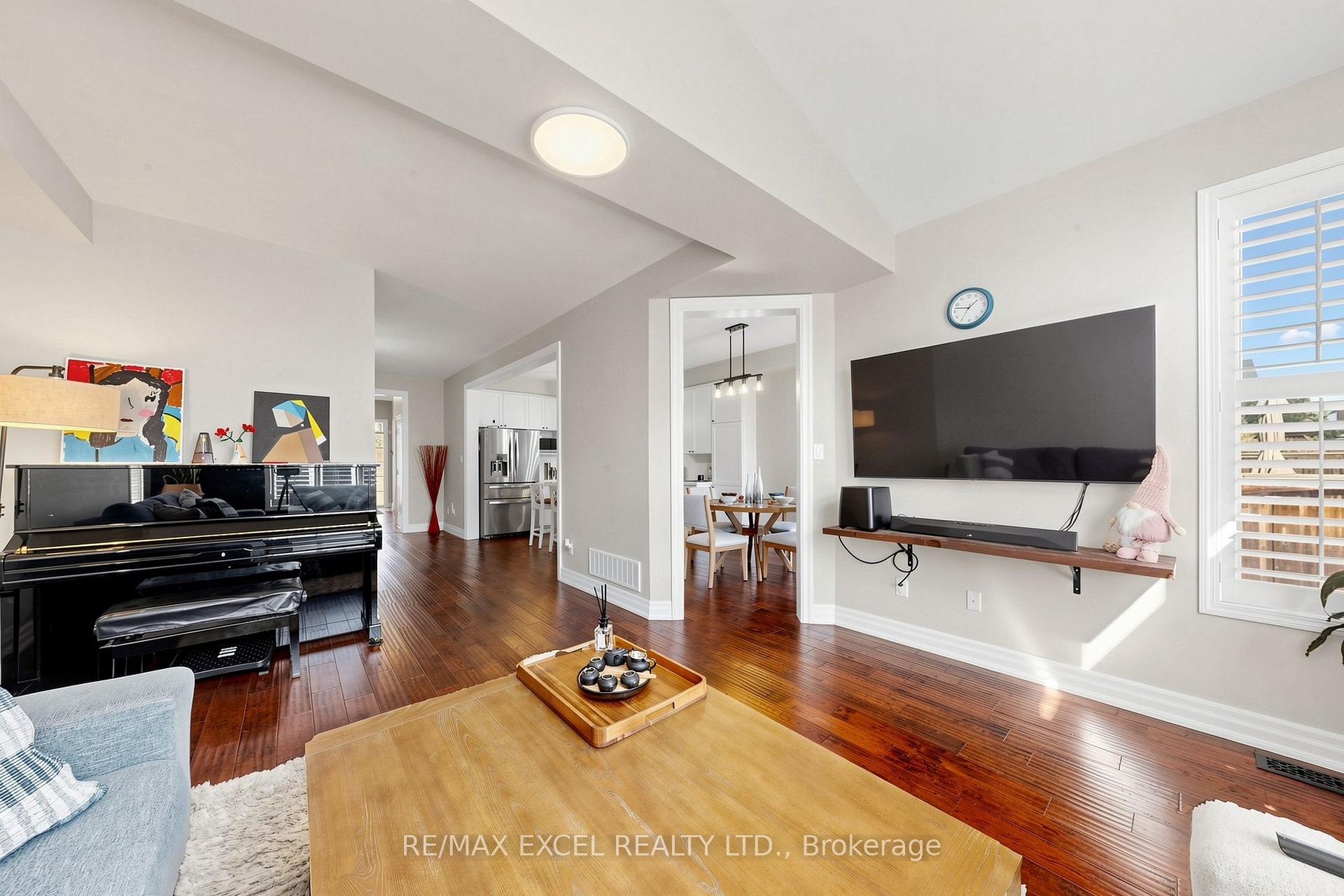 Photo 8 of 16 Stockell Crescent, Ajax, Northwest Ajax — HOMEH