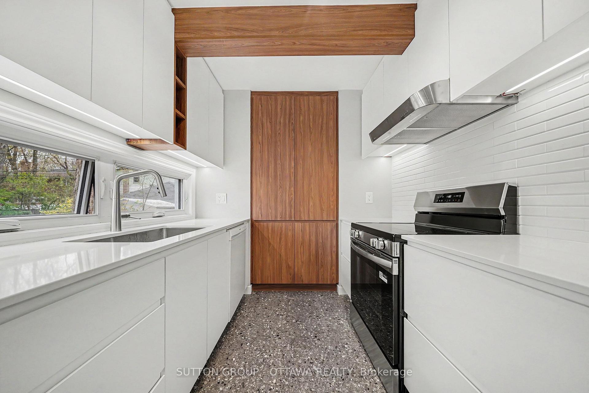 Photo 8 of 73 Scrivens Street, Ottawa, Britannia — HOMEH