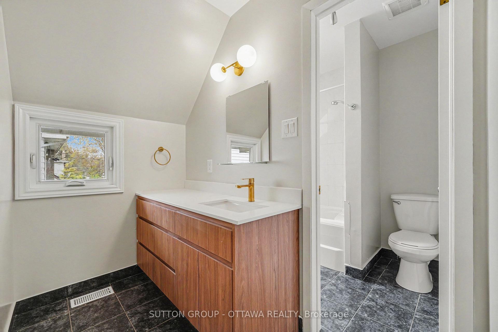 Photo 13 of 73 Scrivens Street, Ottawa, Britannia — HOMEH