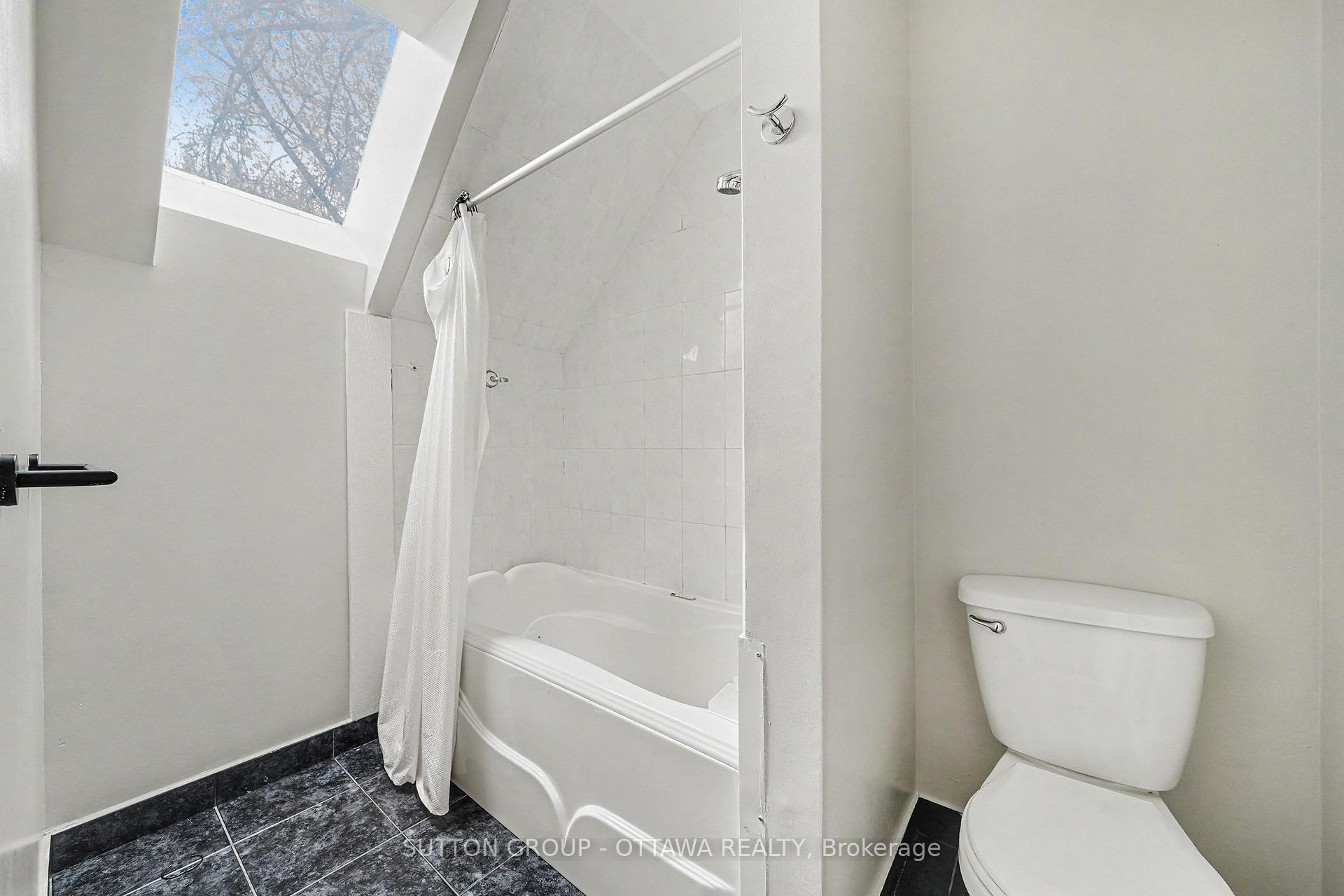 Photo 14 of 73 Scrivens Street, Ottawa, Britannia — HOMEH
