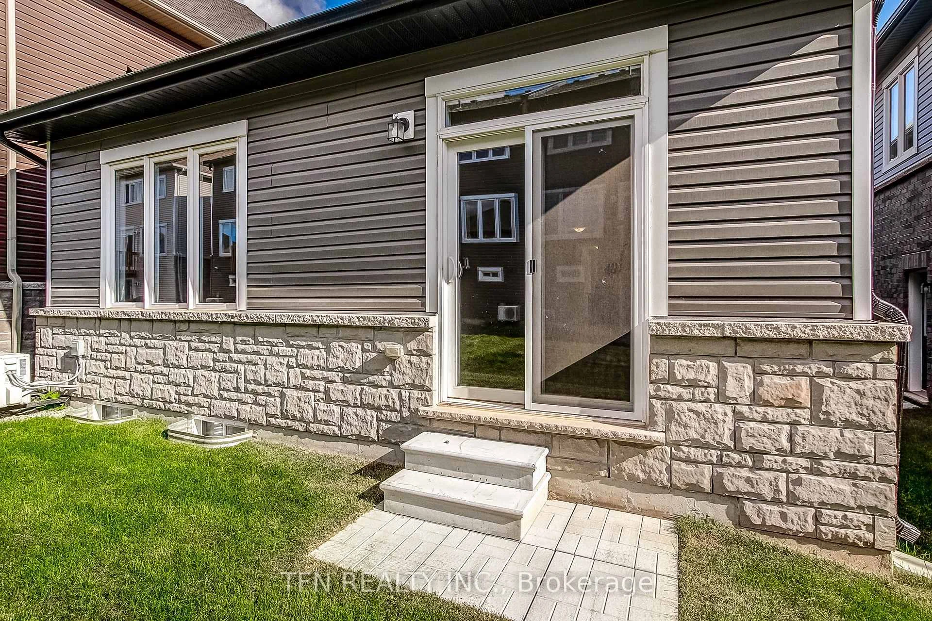 Photo 3 of 86 McGill Avenue, Erin — HOMEH