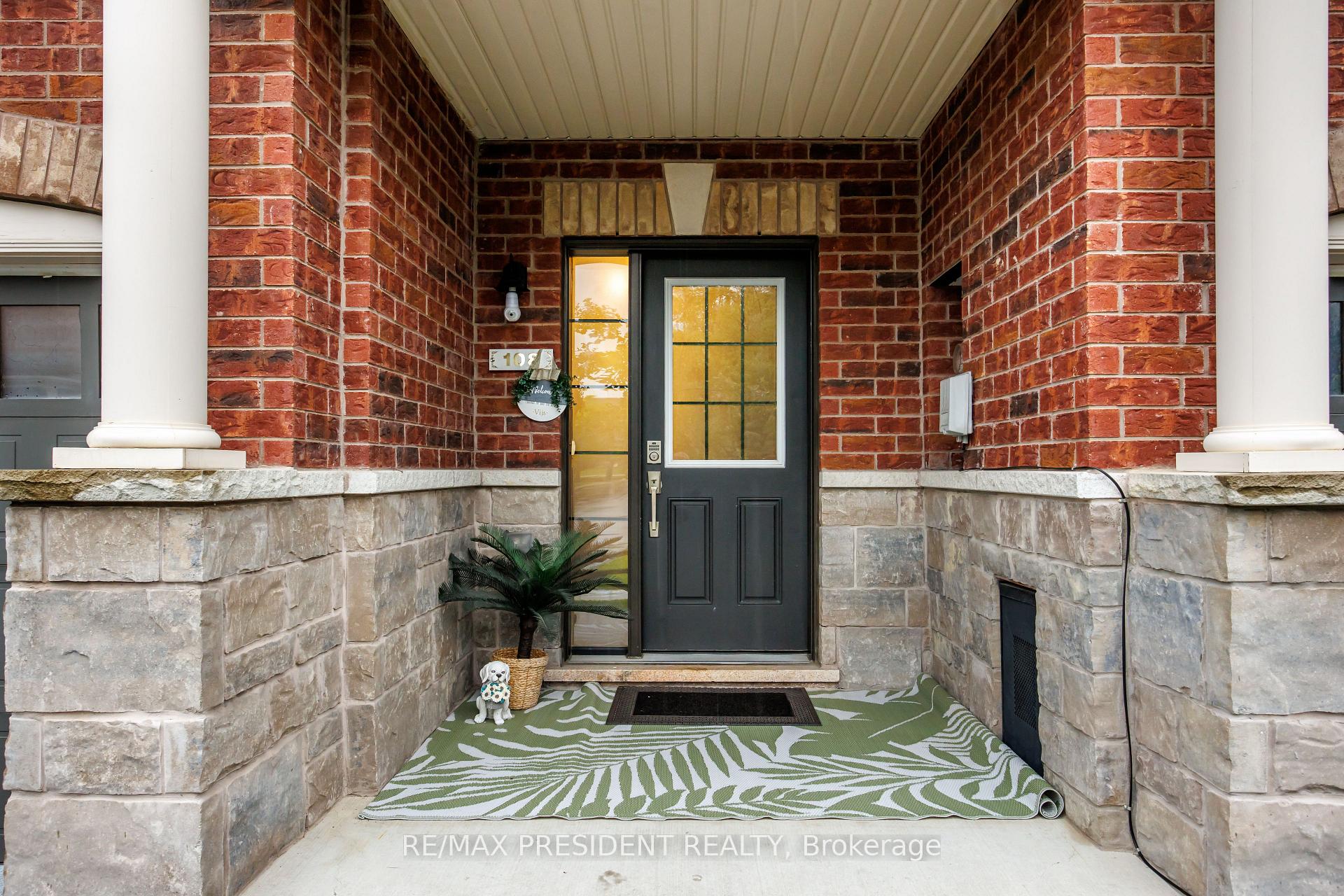 Photo 4 of 108 underwood Drive, Whitby, Brooklin — HOMEH