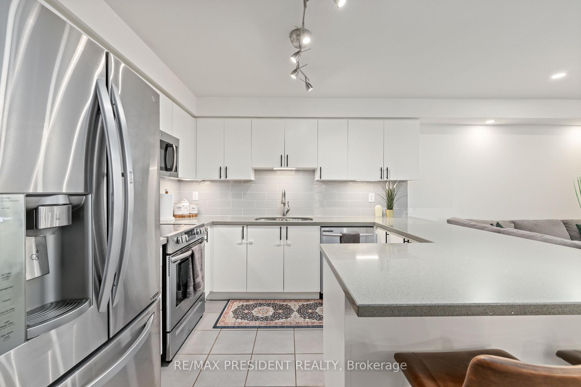 Photo 6 of 108 underwood Drive, Whitby, Brooklin — HOMEH