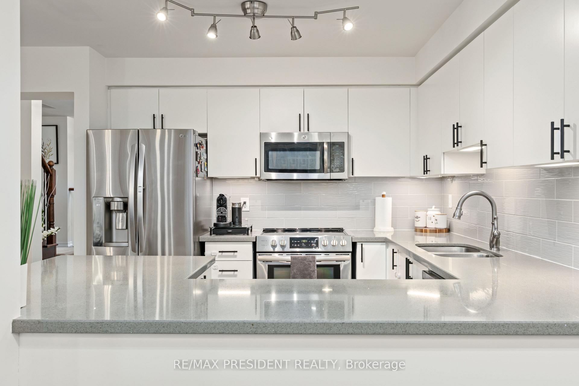 Photo 8 of 108 underwood Drive, Whitby, Brooklin — HOMEH