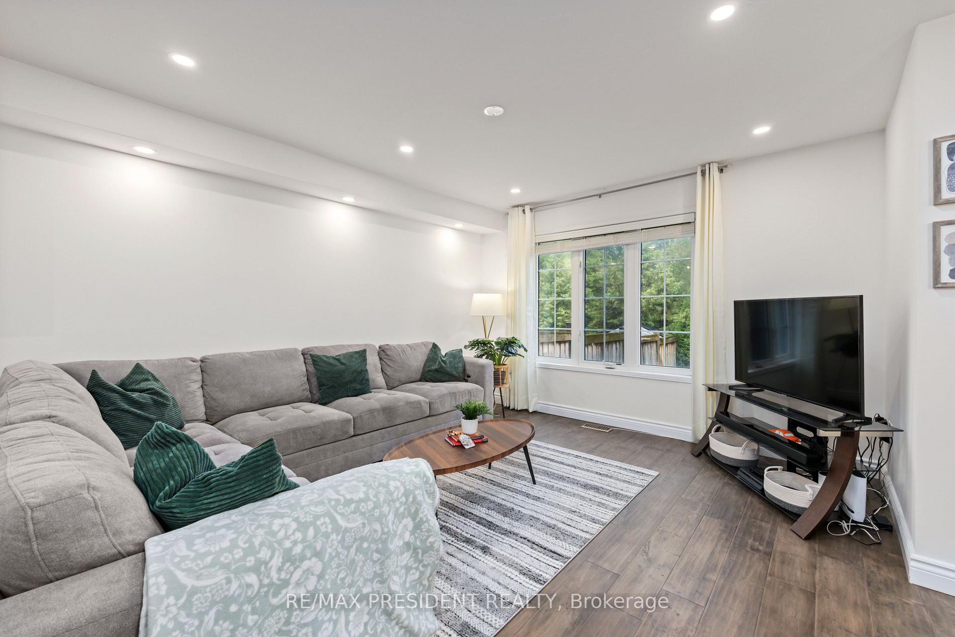 Photo 9 of 108 underwood Drive, Whitby, Brooklin — HOMEH