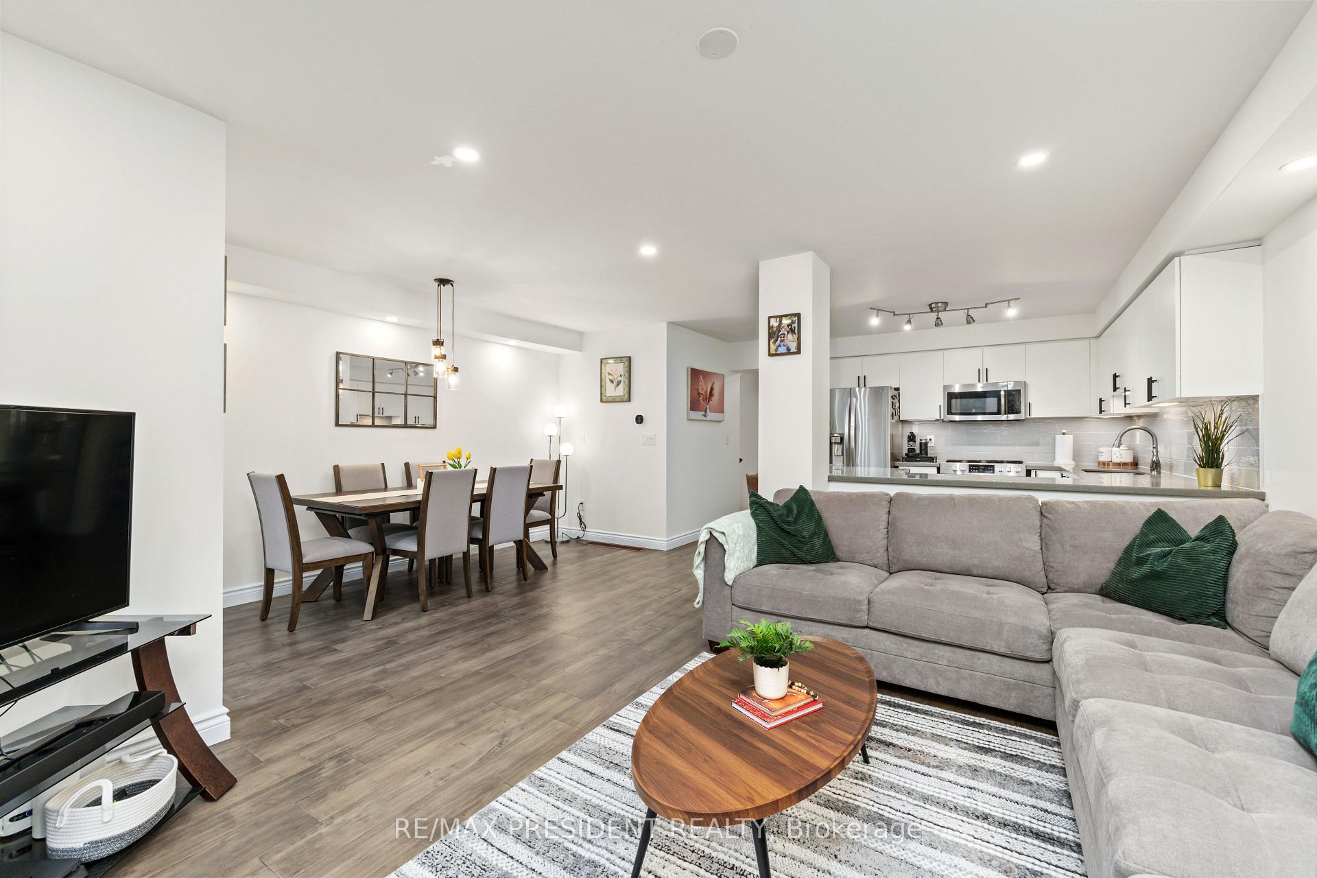 Photo 11 of 108 underwood Drive, Whitby, Brooklin — HOMEH