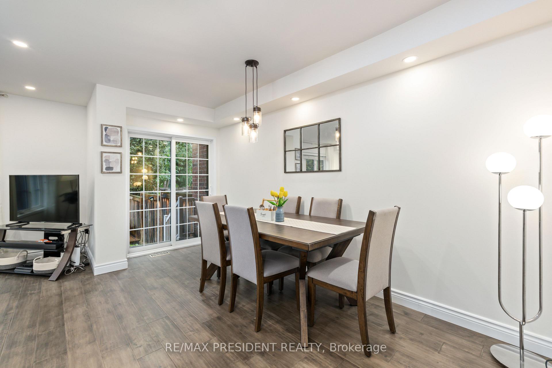 Photo 12 of 108 underwood Drive, Whitby, Brooklin — HOMEH