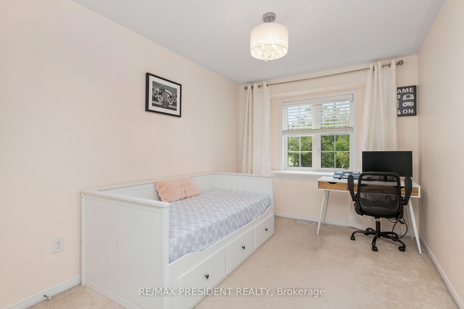 Photo 20 of 108 underwood Drive, Whitby, Brooklin — HOMEH