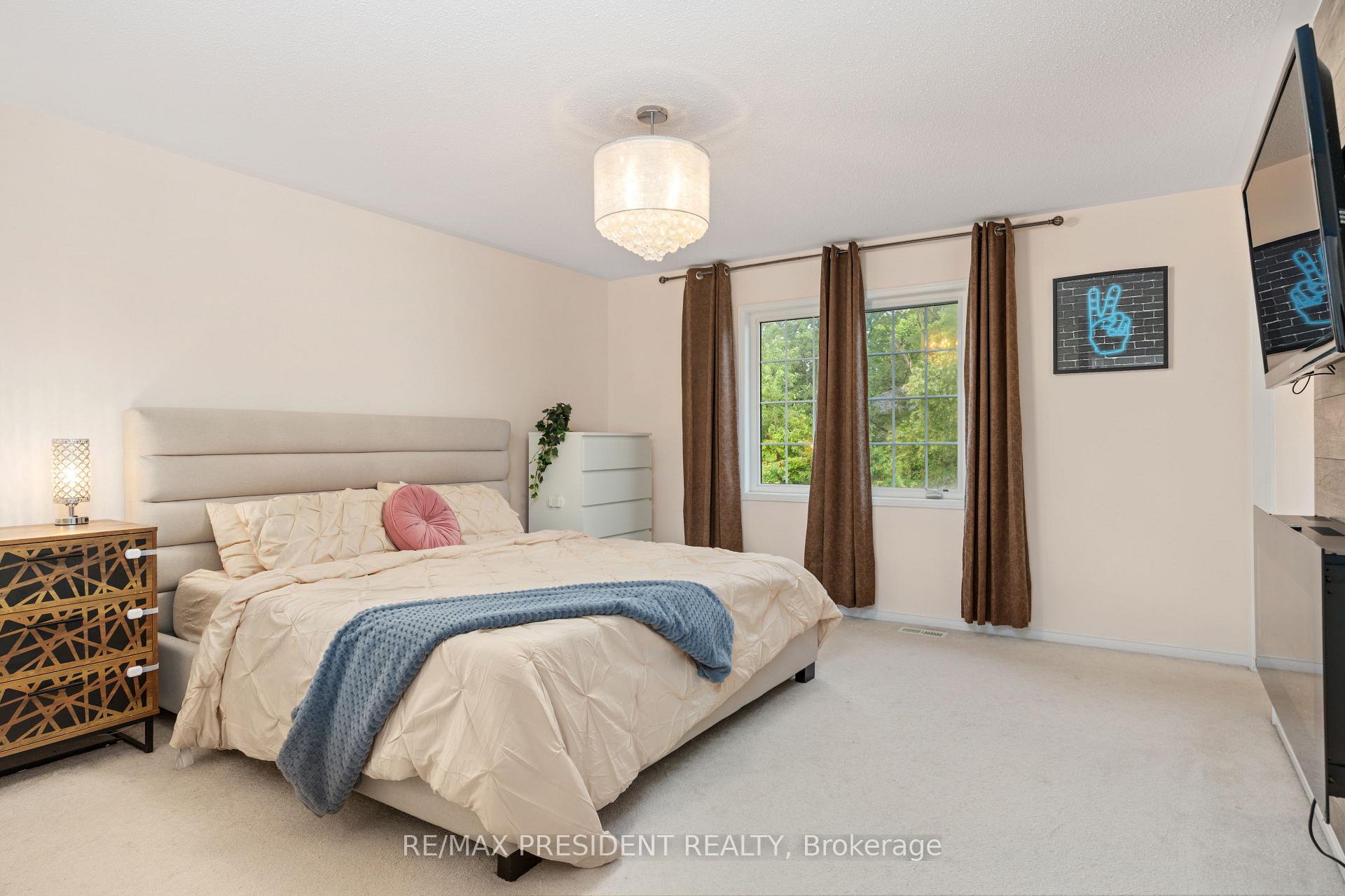 Photo 25 of 108 underwood Drive, Whitby, Brooklin — HOMEH