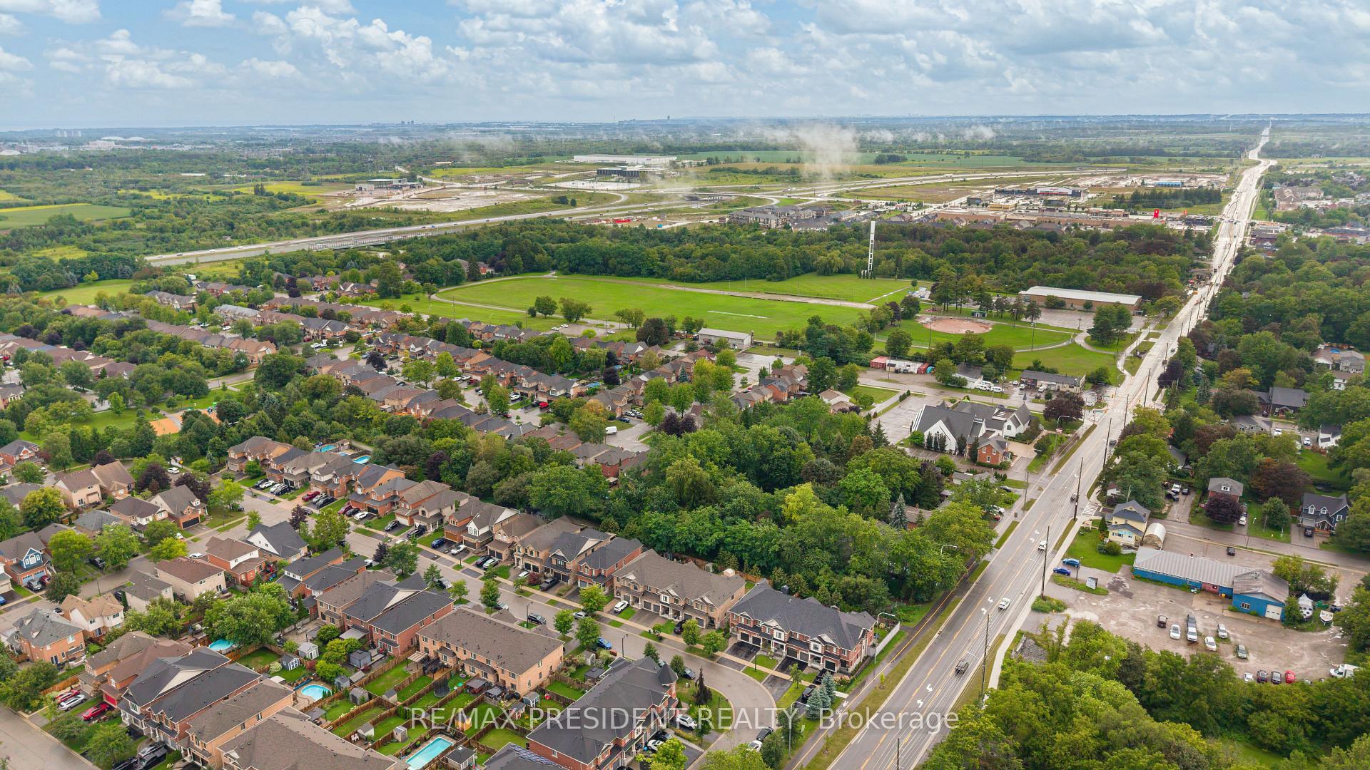 Photo 45 of 108 underwood Drive, Whitby, Brooklin — HOMEH