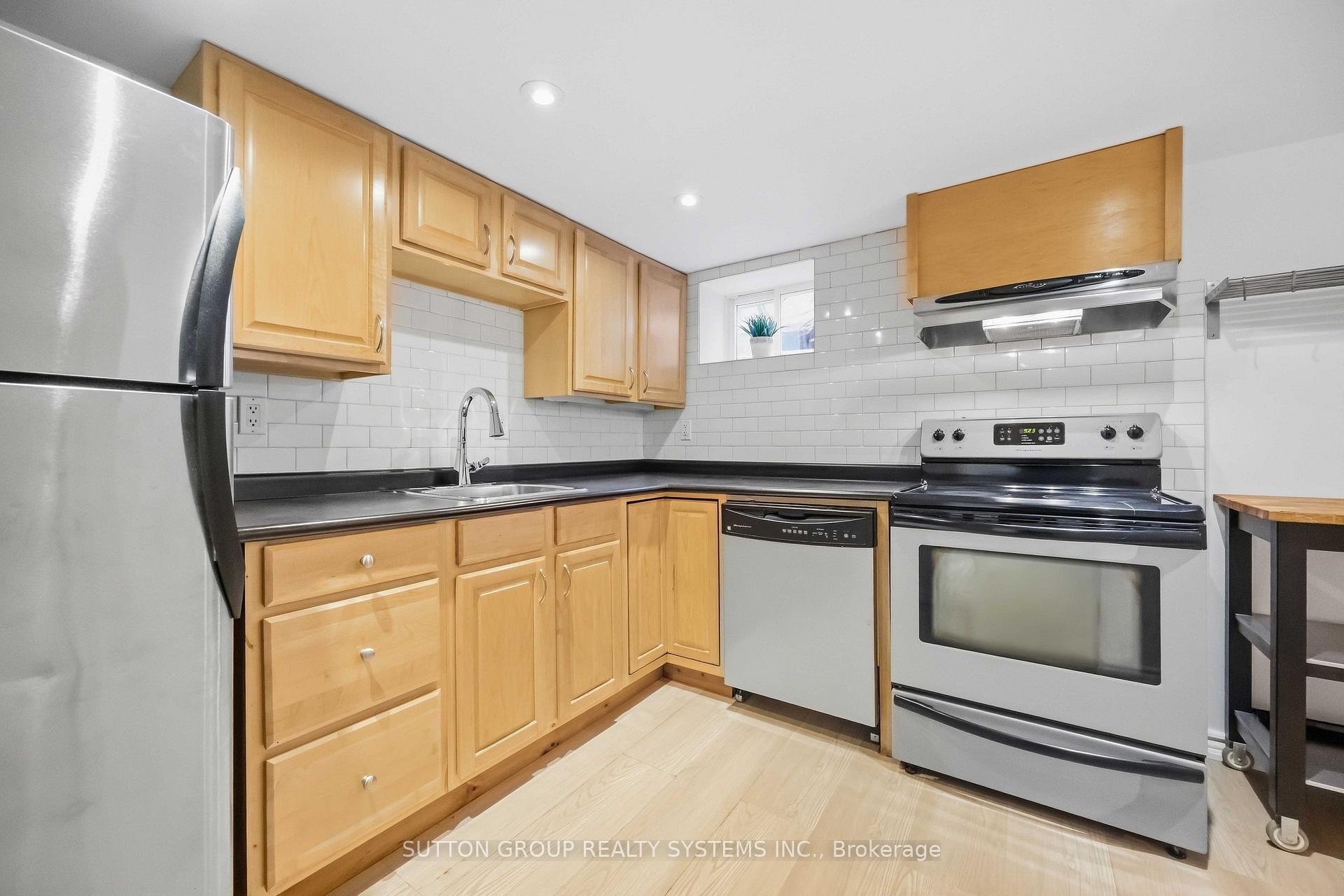 Photo 4 of Unit Lower, 103 Ashdale Avenue, Toronto, Greenwood-Coxwell — HOMEH