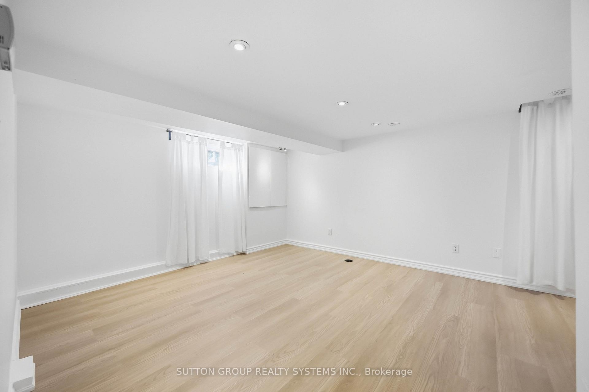 Photo 11 of Unit Lower, 103 Ashdale Avenue, Toronto, Greenwood-Coxwell — HOMEH