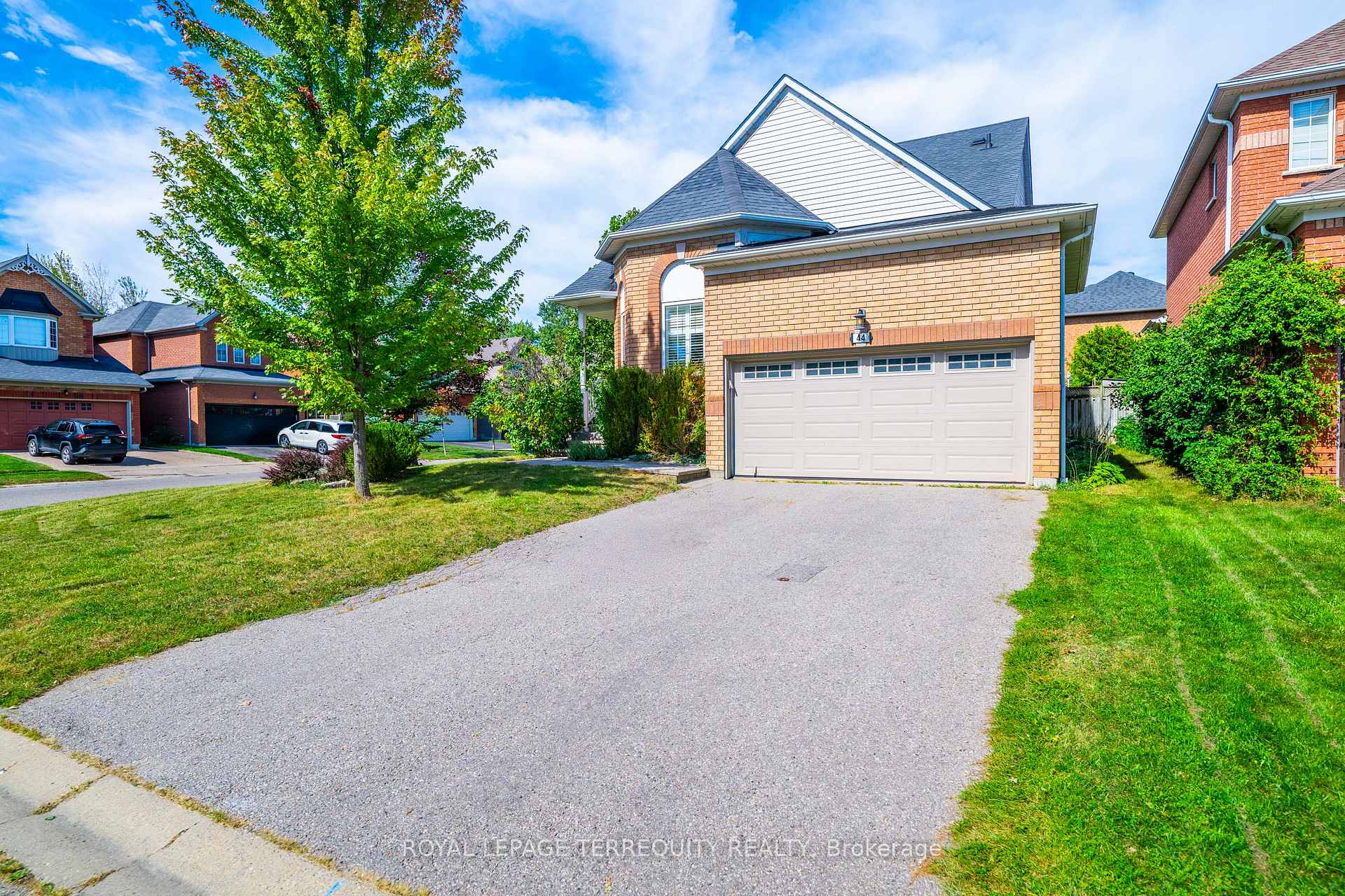 Photo 2 of 44 Iberville Road, Whitby, Brooklin — HOMEH