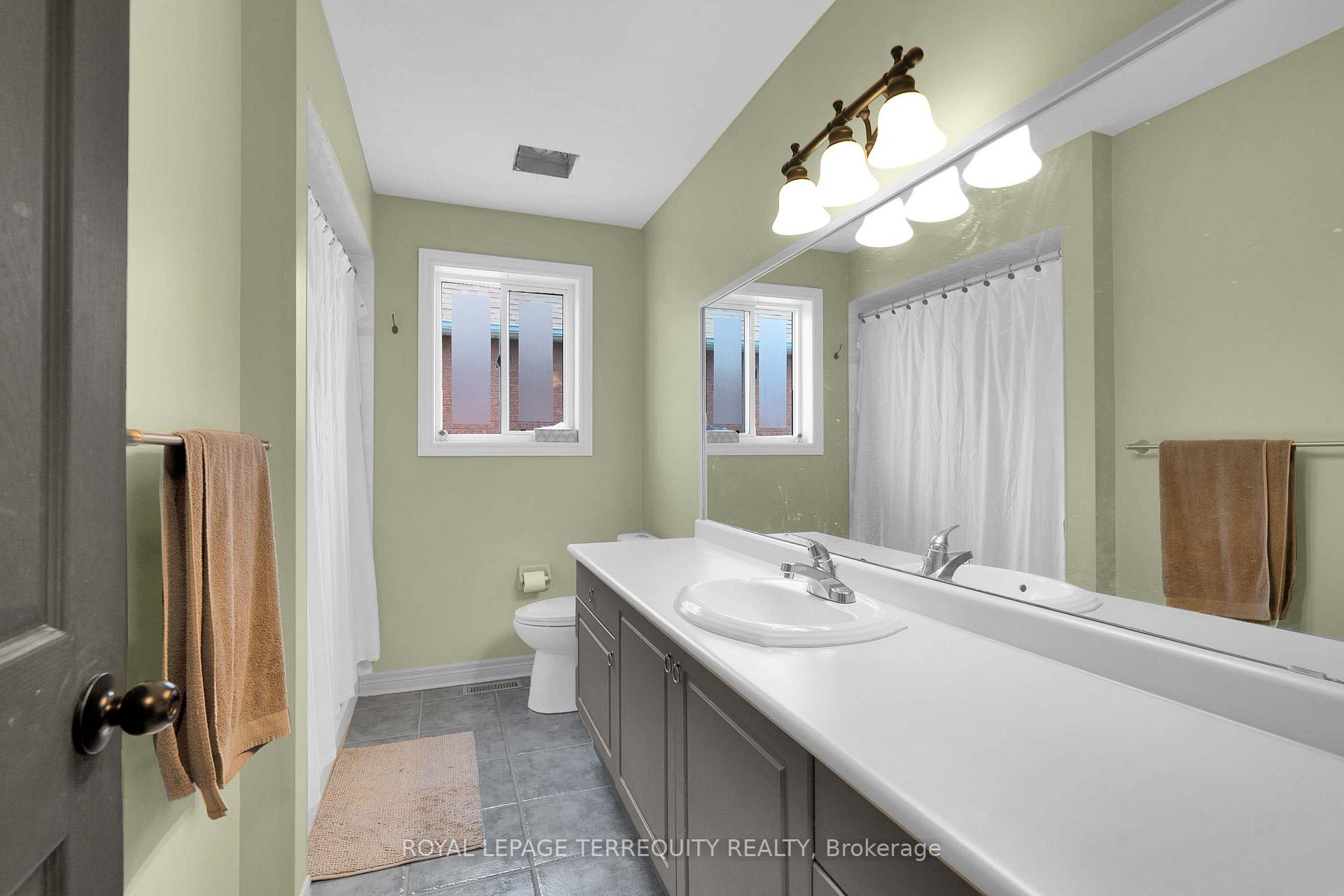 Photo 29 of 44 Iberville Road, Whitby, Brooklin — HOMEH