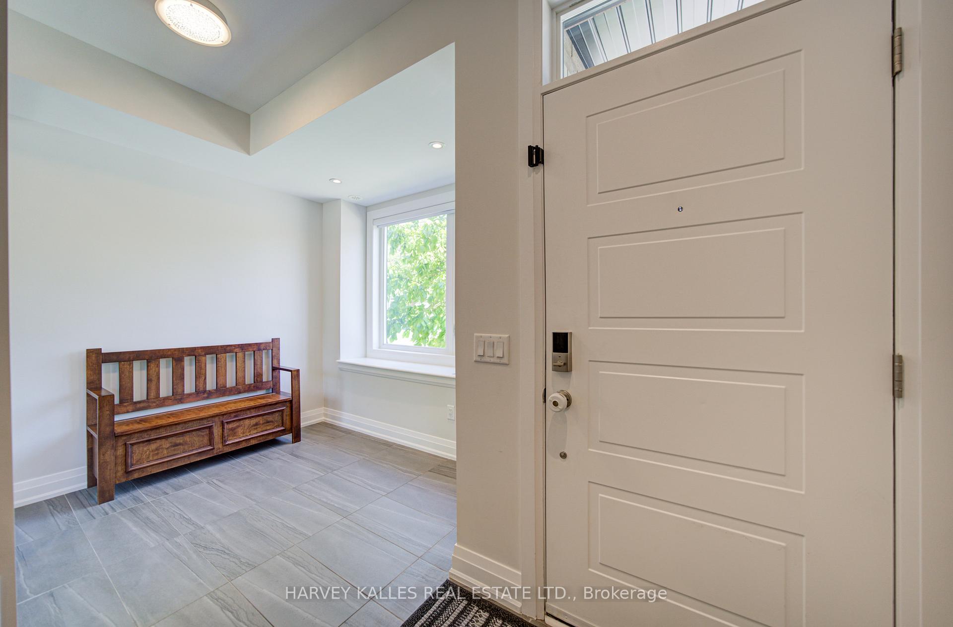 Photo 2 of 1130A Islington Avenue, Etobicoke, Islington-City Centre West — HOMEH