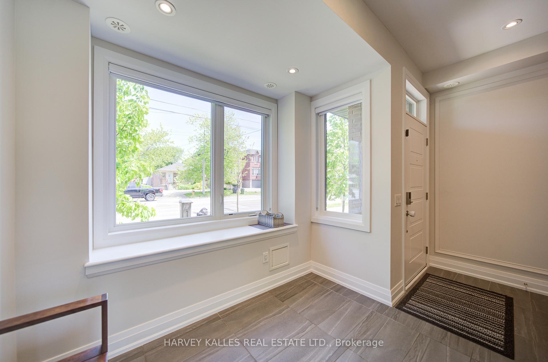 Photo 3 of 1130A Islington Avenue, Etobicoke, Islington-City Centre West — HOMEH
