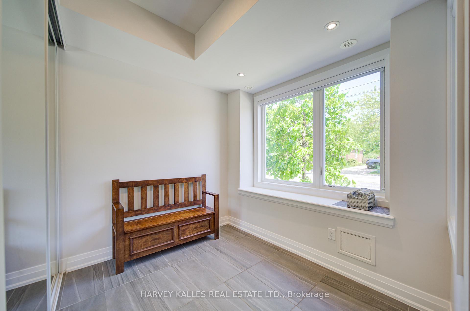 Photo 4 of 1130A Islington Avenue, Etobicoke, Islington-City Centre West — HOMEH