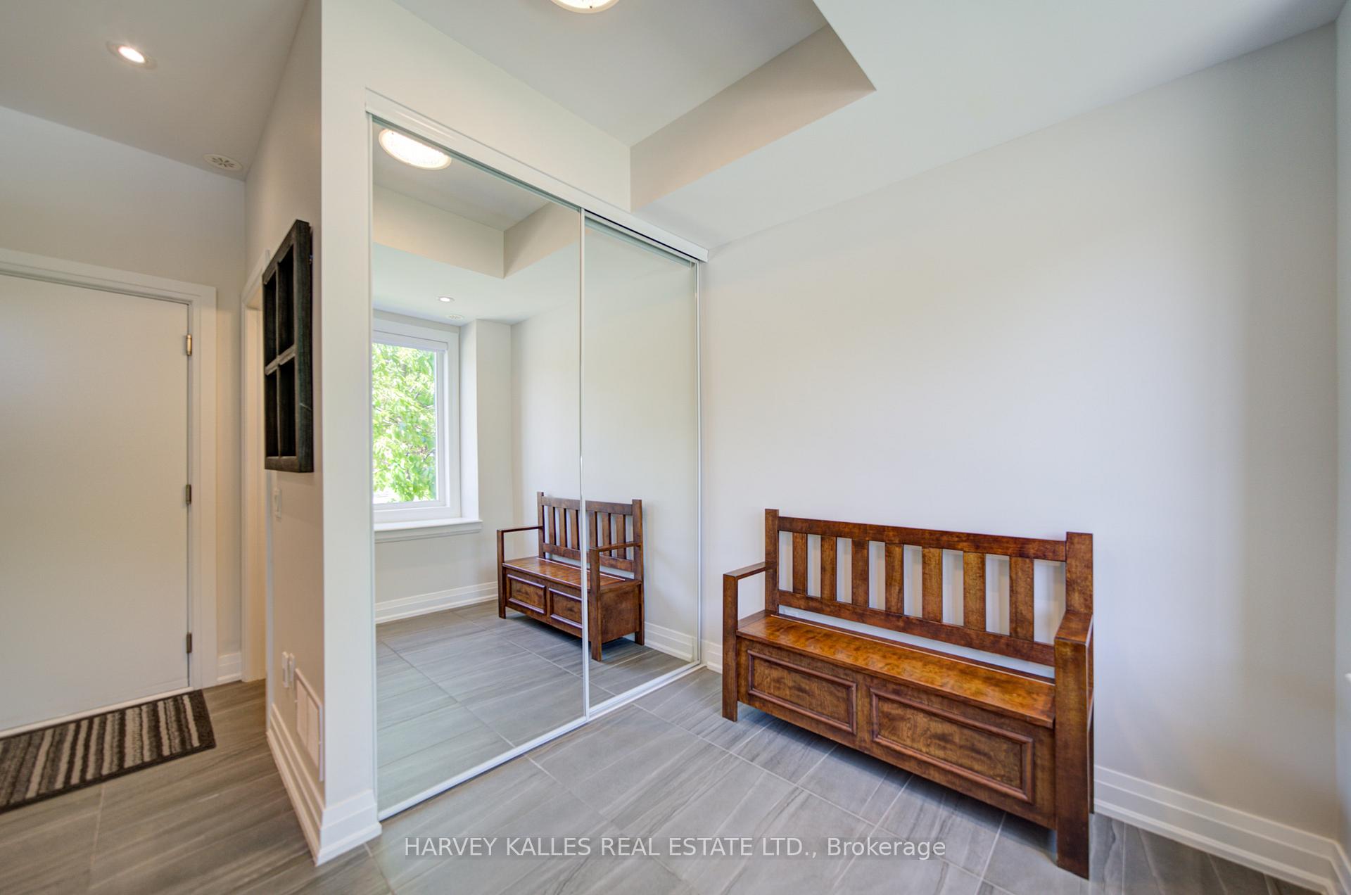Photo 5 of 1130A Islington Avenue, Etobicoke, Islington-City Centre West — HOMEH