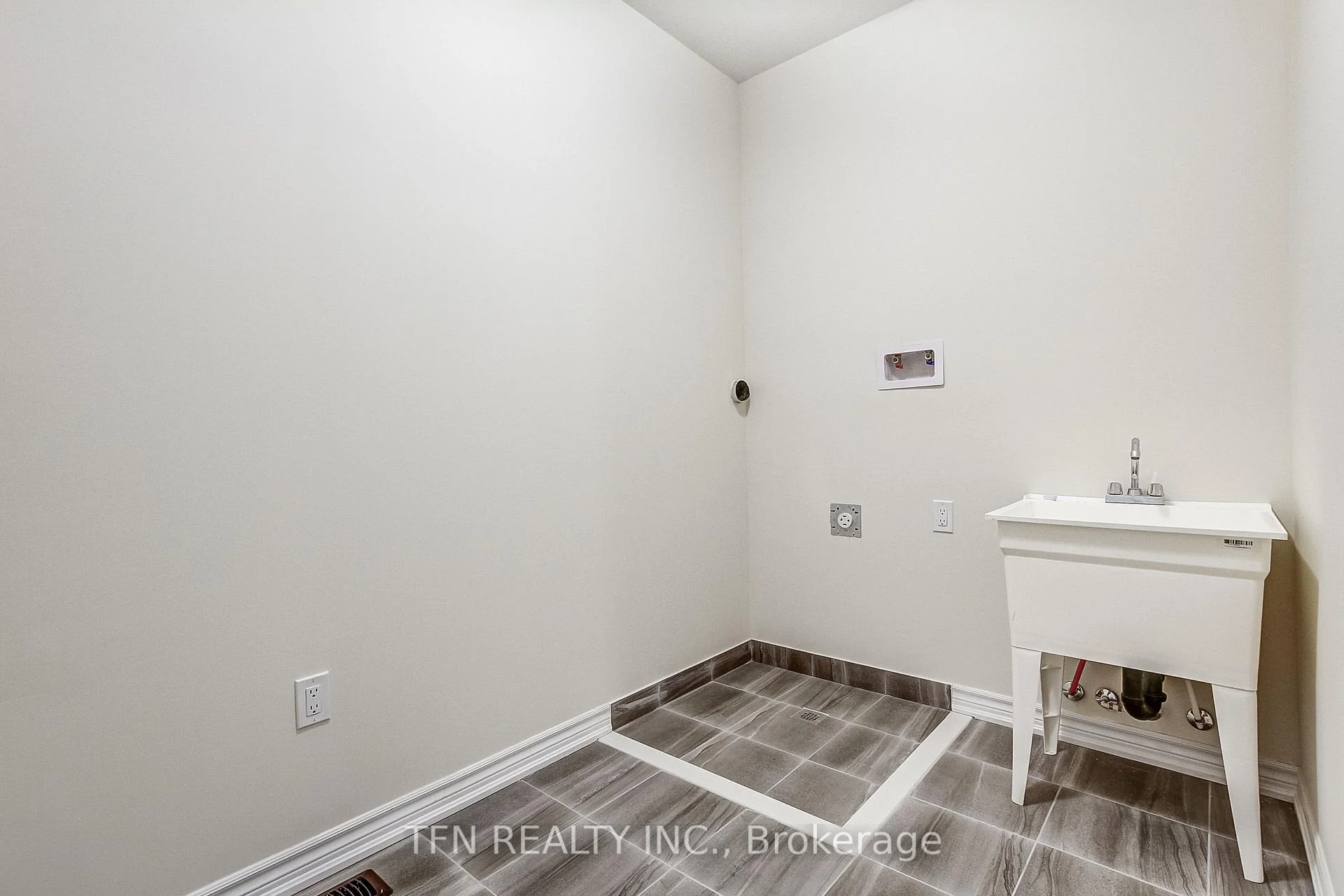 Photo 24 of 80 McGill Avenue, Erin — HOMEH