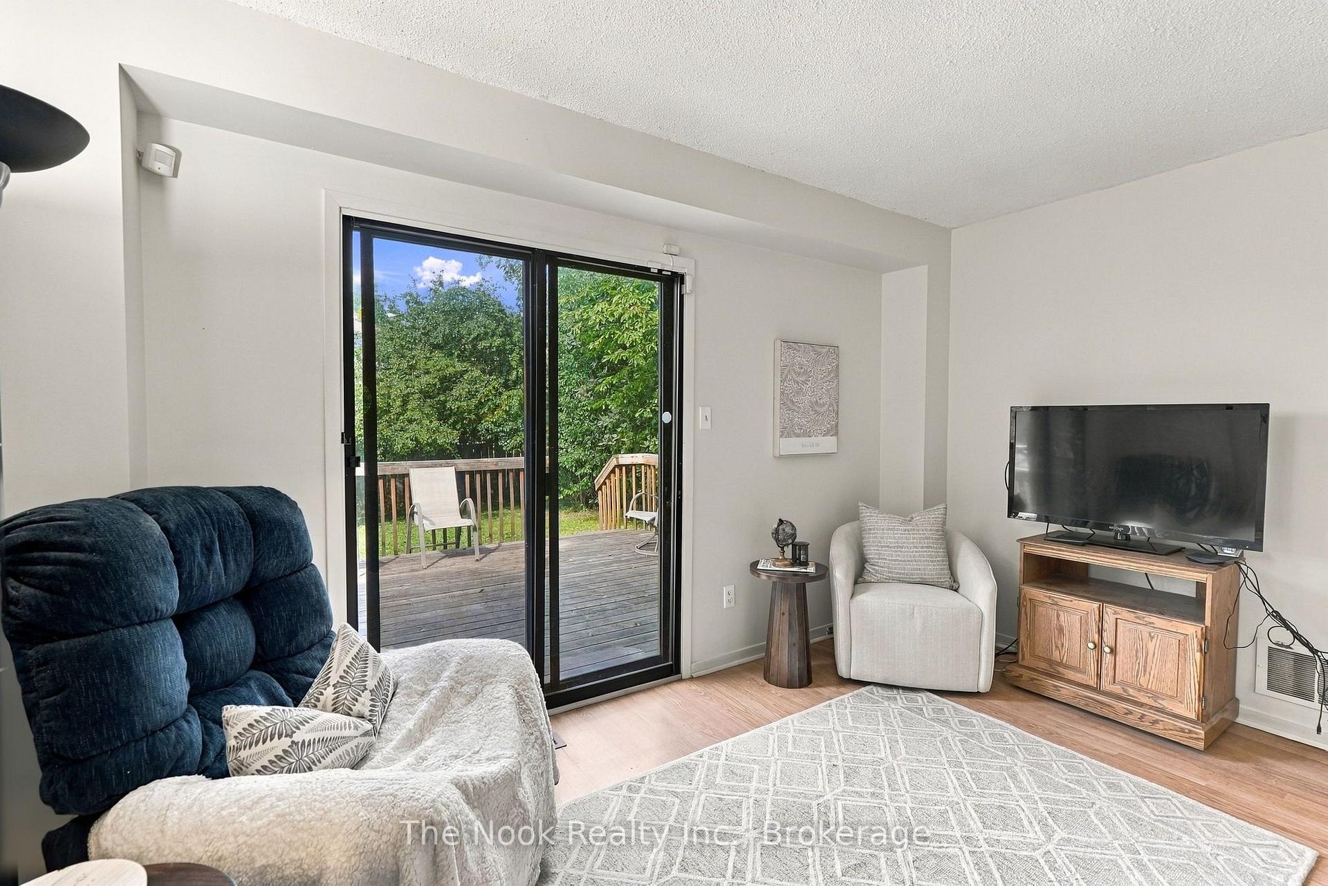 Photo 10 of 27 Field Crescent, Ajax, Central East — HOMEH