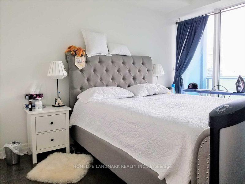 Photo 17 of Unit 5203, 8 The Esplanade Avenue, Toronto, Waterfront Communities — HOMEH