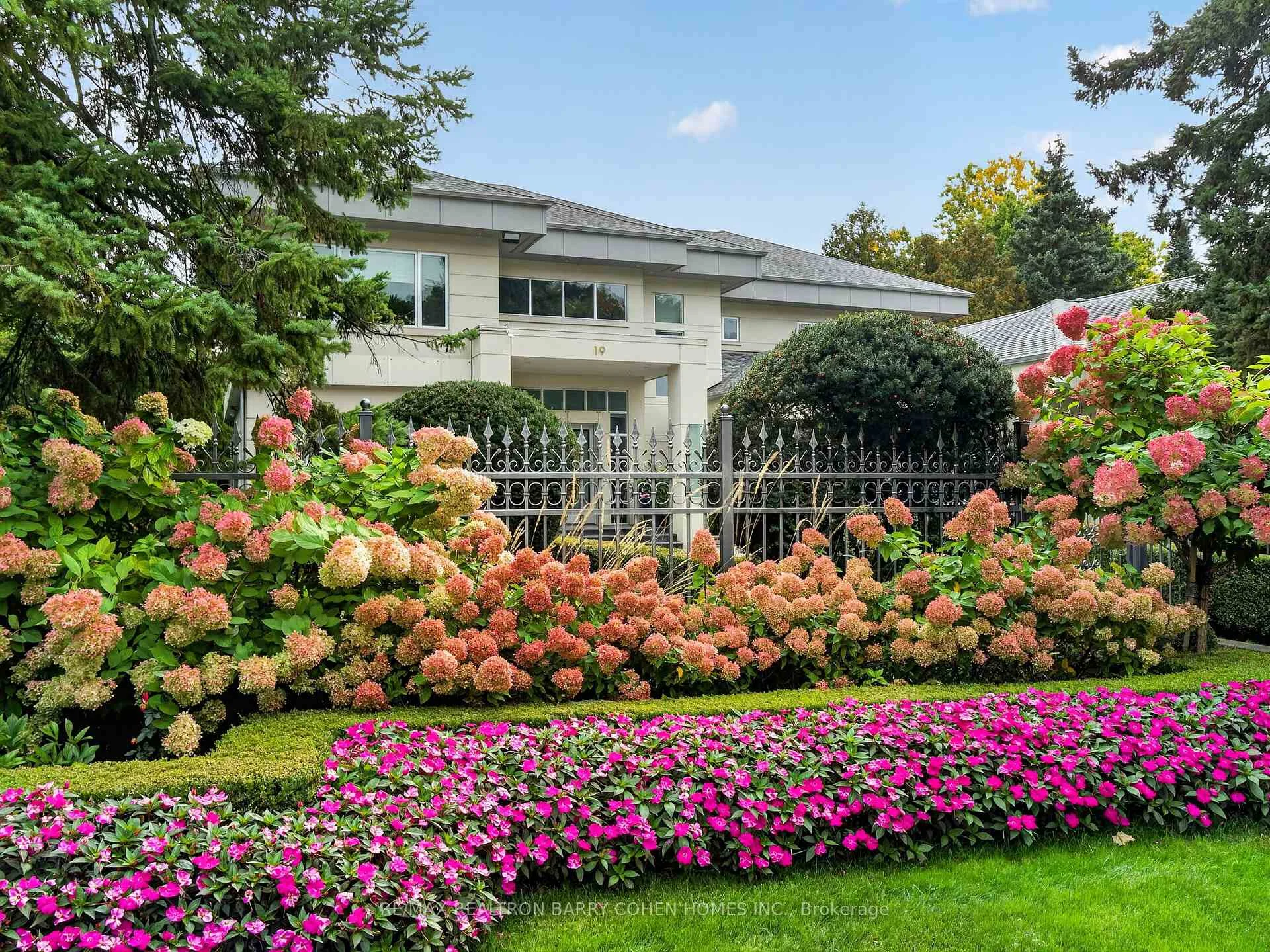 Photo 2 of 19 Maryvale Crescent, Richmond Hill, South Richvale — HOMEH