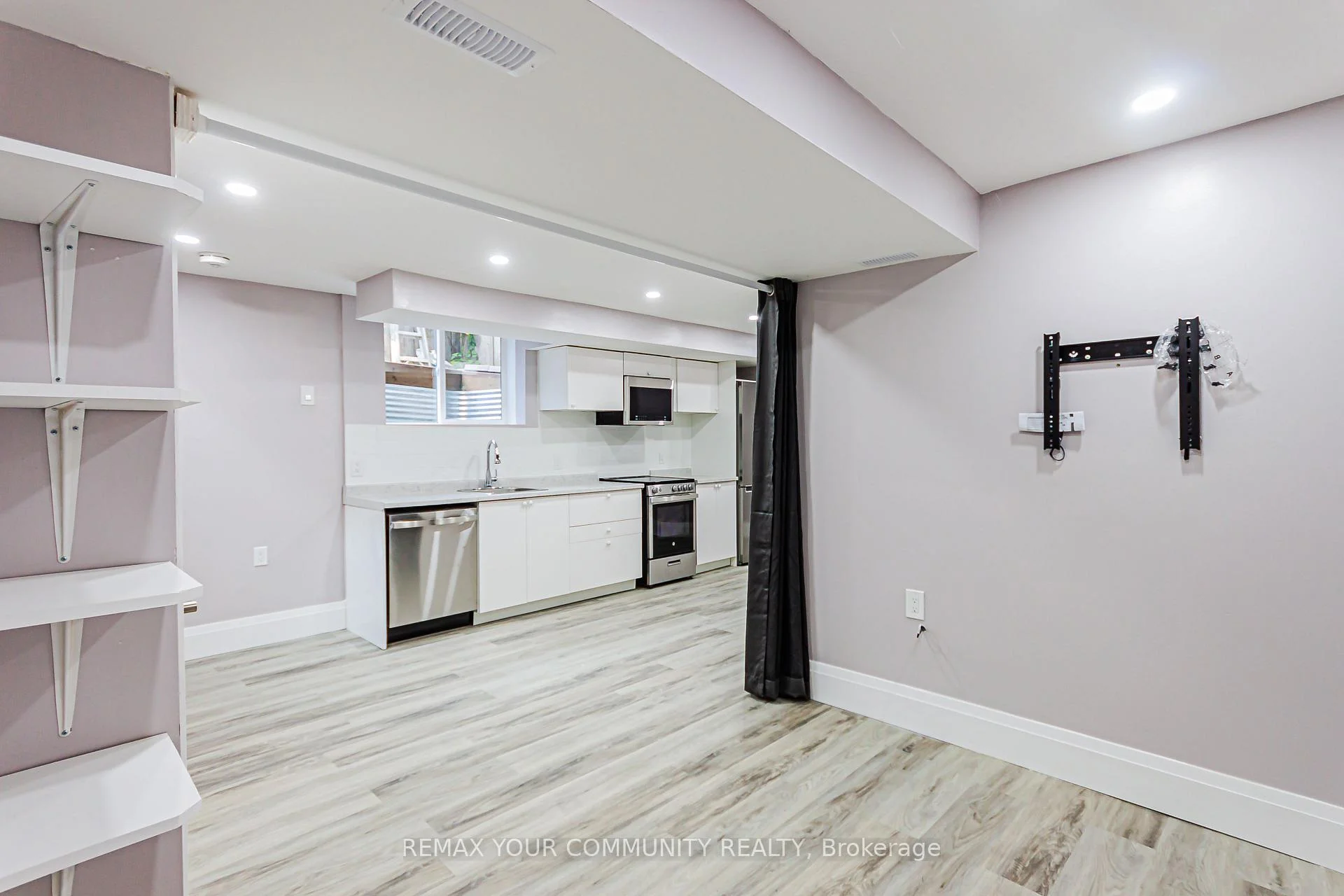 Photo 33 of Unit Lower, 218 Ferndale Drive S, Barrie, Ardagh — HOMEH