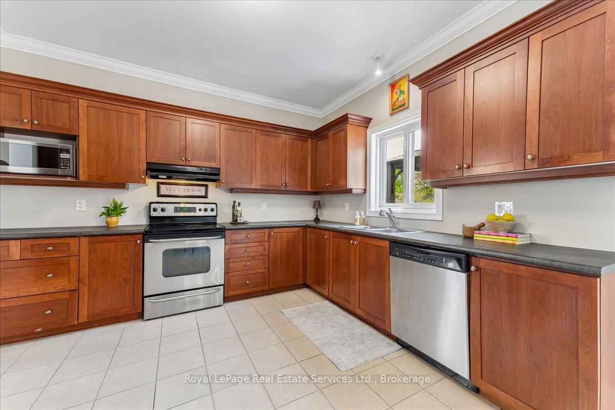 Photo 12 of 160 May Street, Guelph/Eramosa, Rockwood — HOMEH