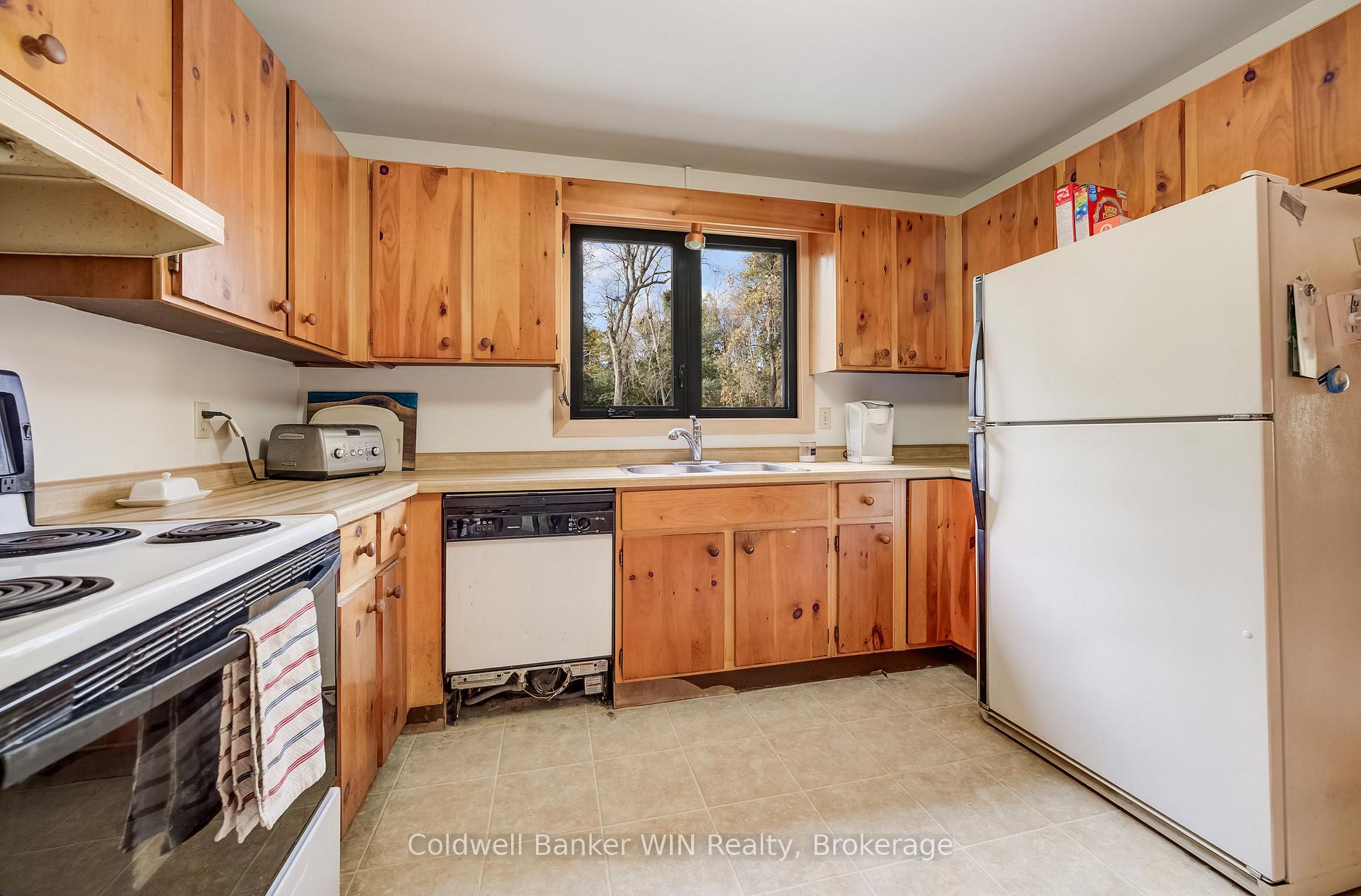 Photo 7 of 775415 Highway 10, Chatsworth — HOMEH