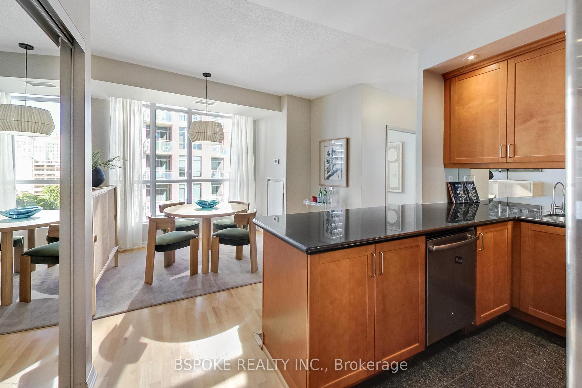 Photo 4 of Unit 825, 628 Fleet Street, Toronto, Niagara — HOMEH