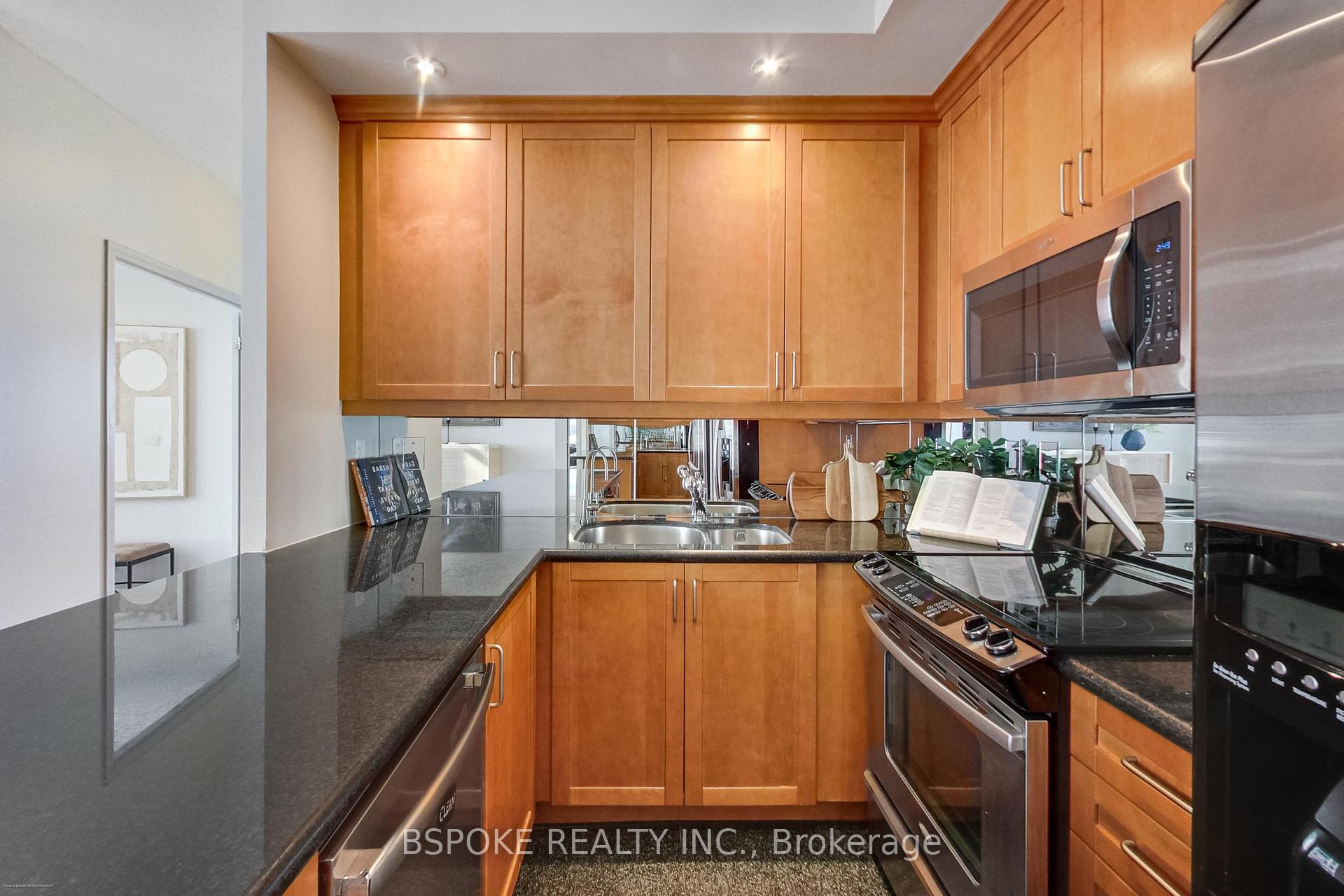 Photo 5 of Unit 825, 628 Fleet Street, Toronto, Niagara — HOMEH