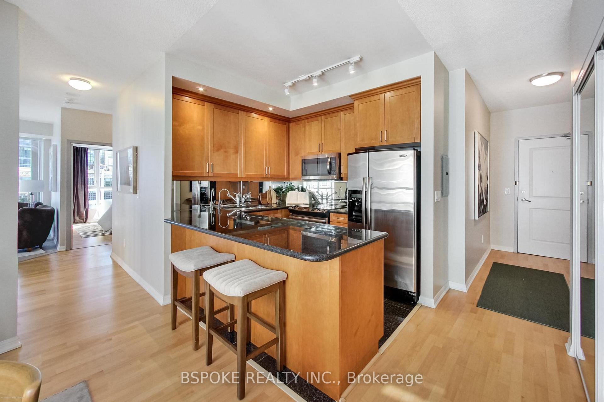 Photo 7 of Unit 825, 628 Fleet Street, Toronto, Niagara — HOMEH