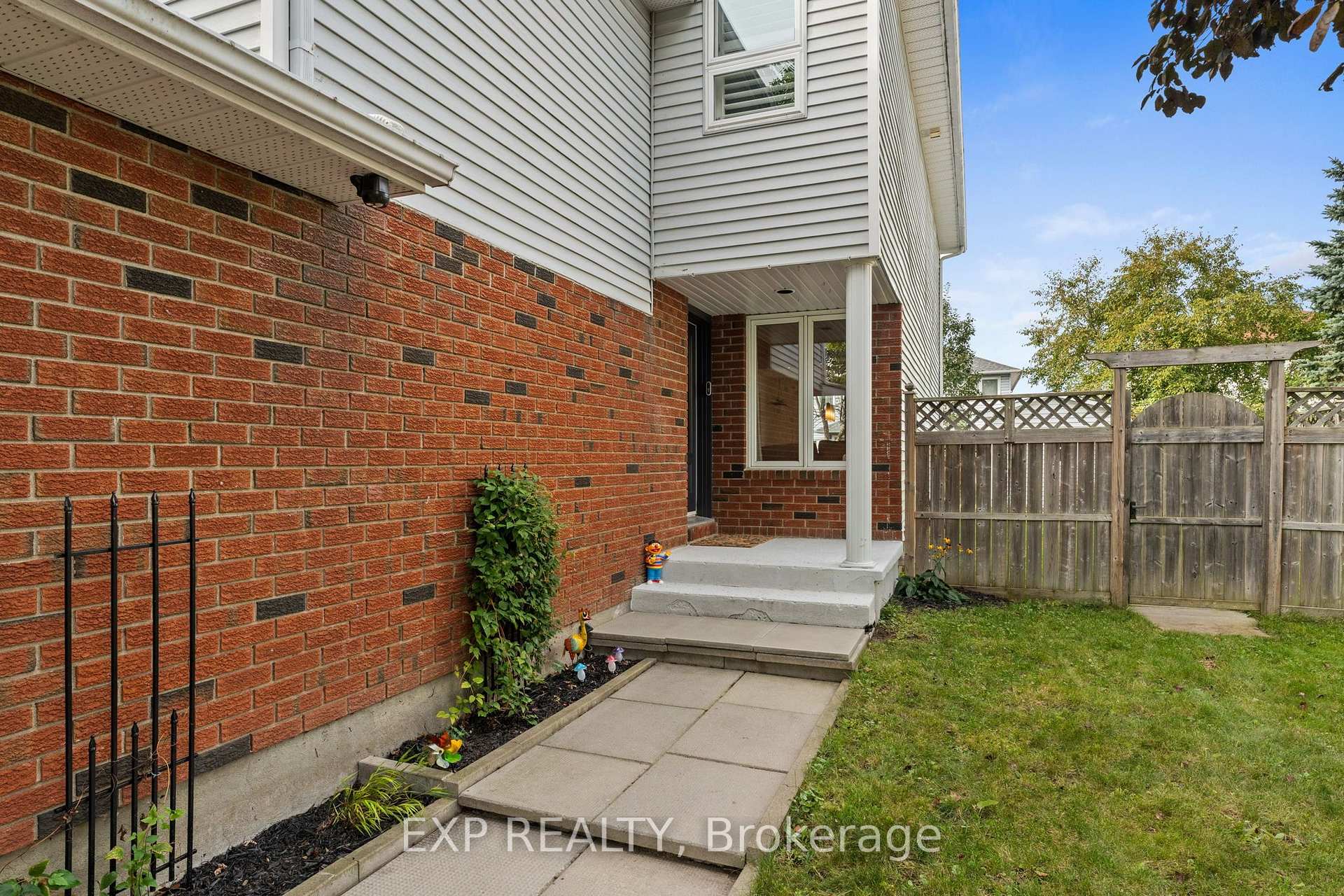 Photo 3 of 681 Levac Drive, Ottawa, Fallingbrook/Pineridge — HOMEH