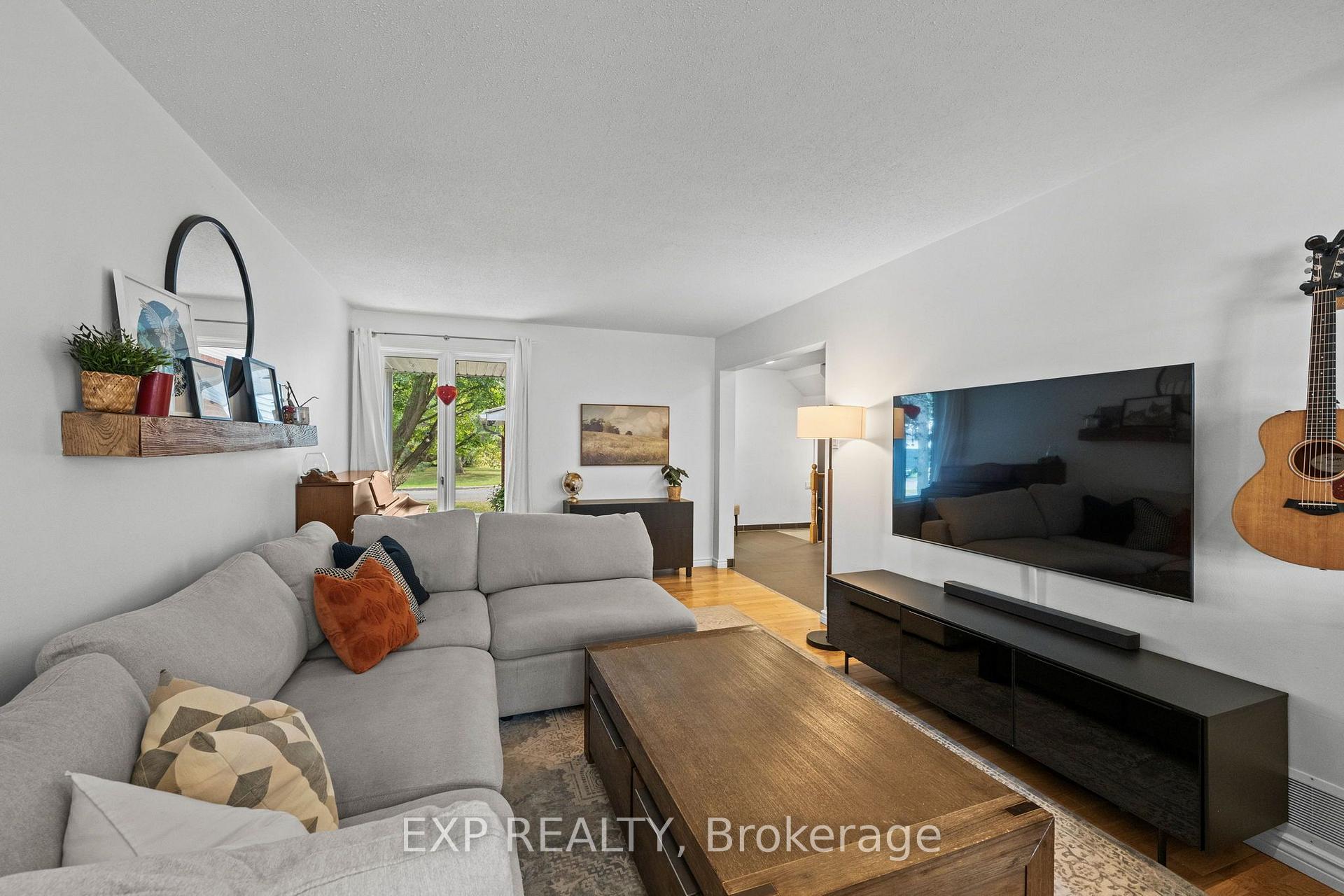 Photo 8 of 681 Levac Drive, Ottawa, Fallingbrook/Pineridge — HOMEH