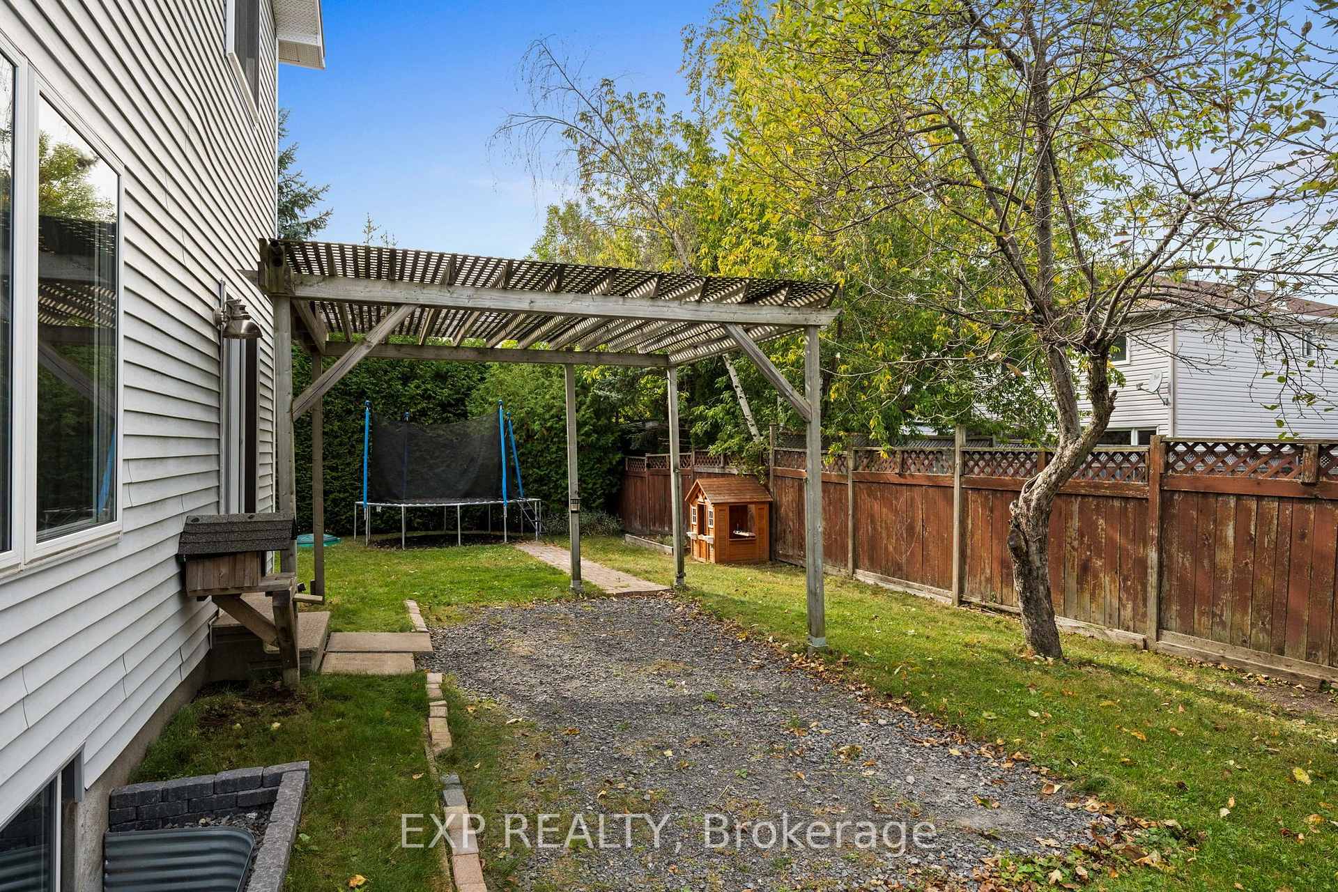 Photo 34 of 681 Levac Drive, Ottawa, Fallingbrook/Pineridge — HOMEH
