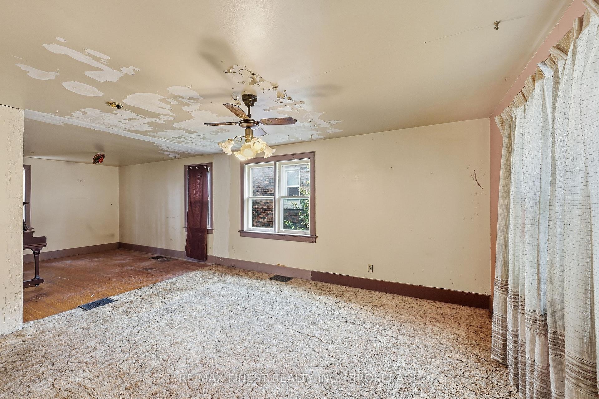 Photo 10 of 162 Mack Street, Kingston, Central City East — HOMEH