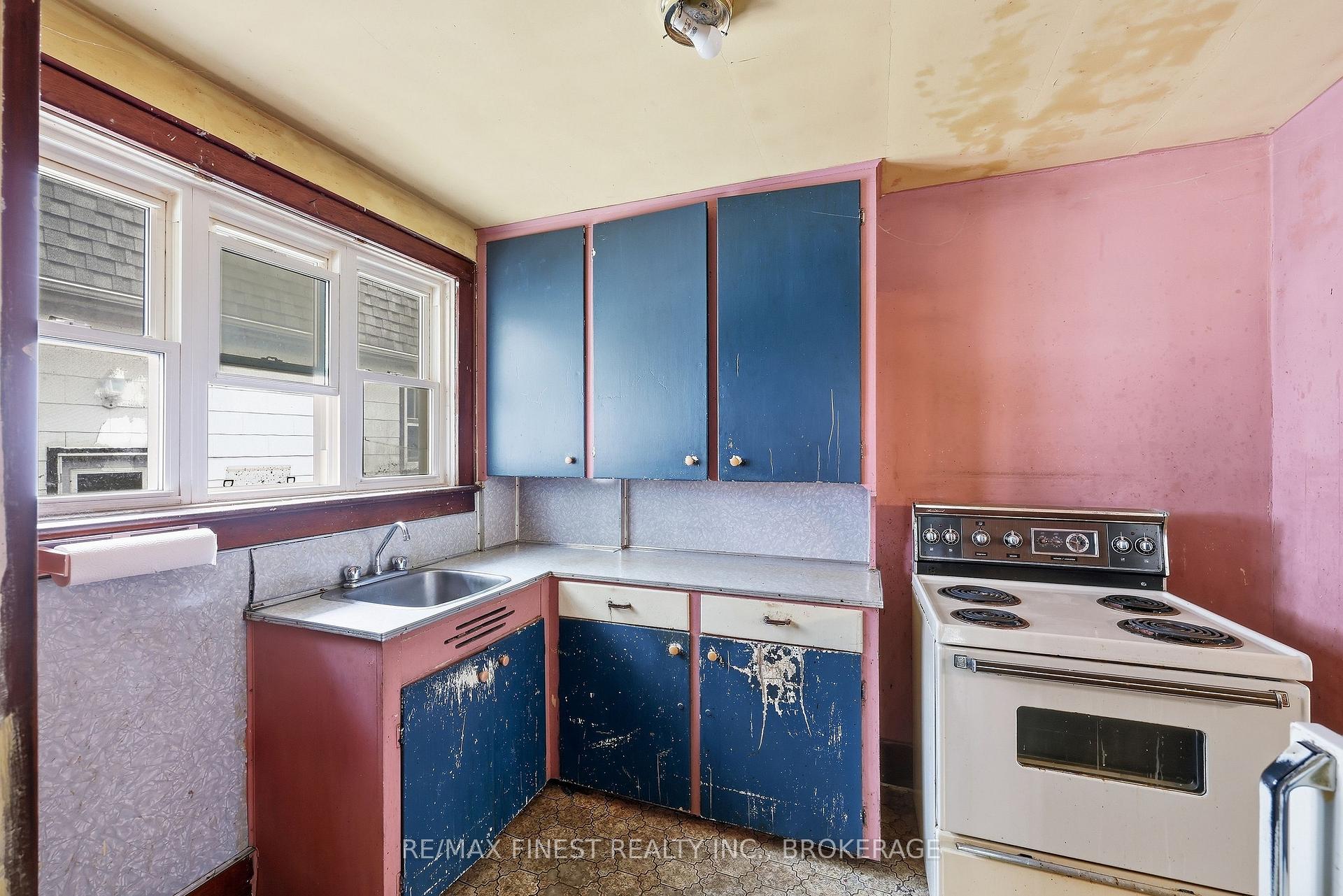Photo 16 of 162 Mack Street, Kingston, Central City East — HOMEH