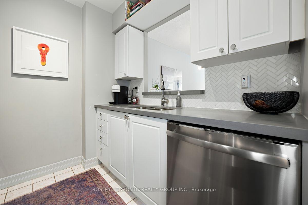Photo 14 of Unit 808, 5 Rosehill Avenue, Toronto, Rosedale-Moore Park — HOMEH
