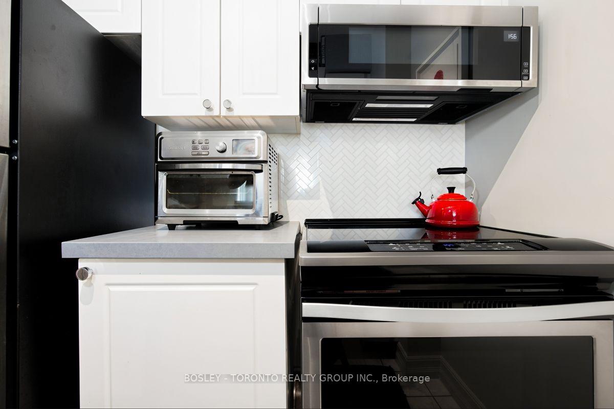 Photo 15 of Unit 808, 5 Rosehill Avenue, Toronto, Rosedale-Moore Park — HOMEH