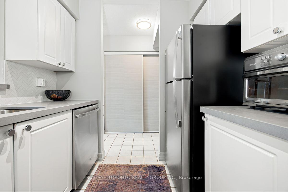 Photo 16 of Unit 808, 5 Rosehill Avenue, Toronto, Rosedale-Moore Park — HOMEH