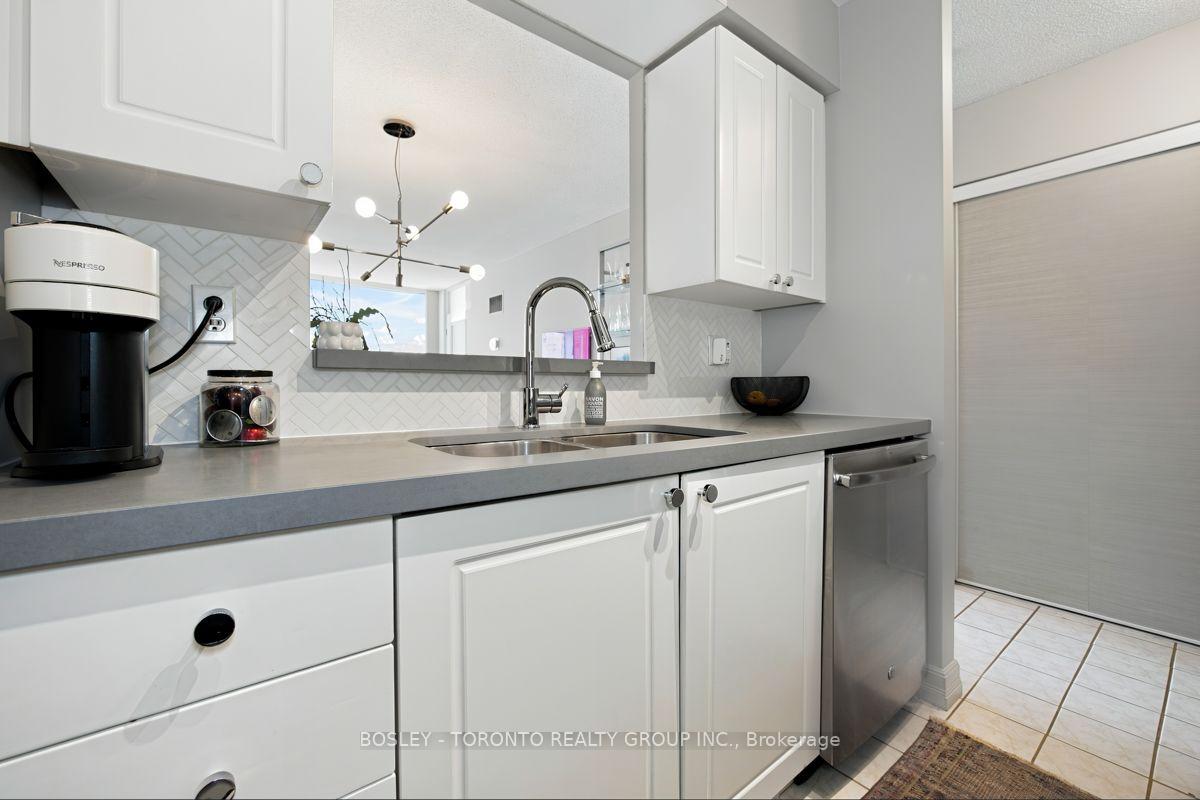 Photo 17 of Unit 808, 5 Rosehill Avenue, Toronto, Rosedale-Moore Park — HOMEH