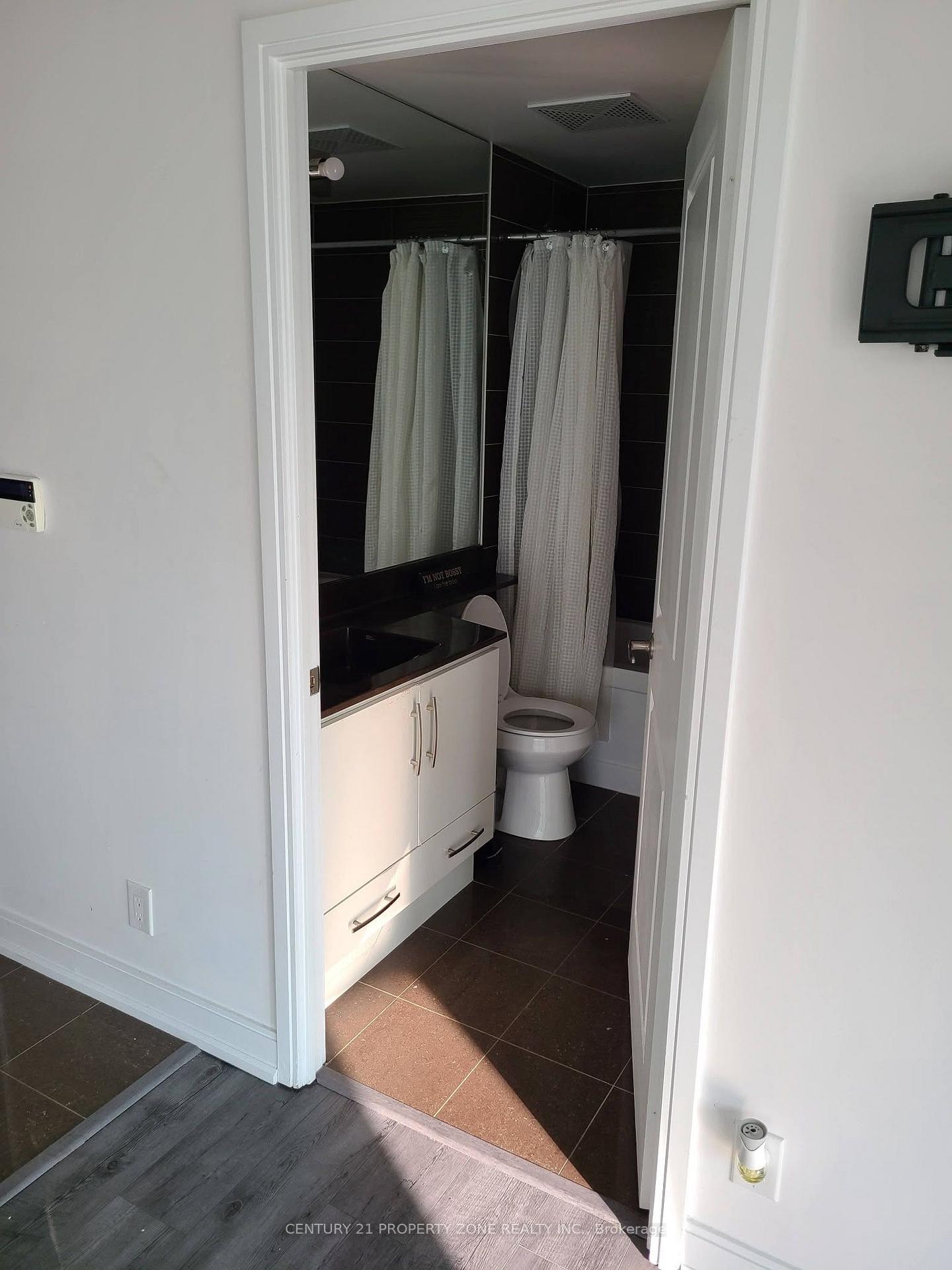 Photo 7 of Unit 1408, 50 Absolute Avenue, Mississauga, City Centre — HOMEH