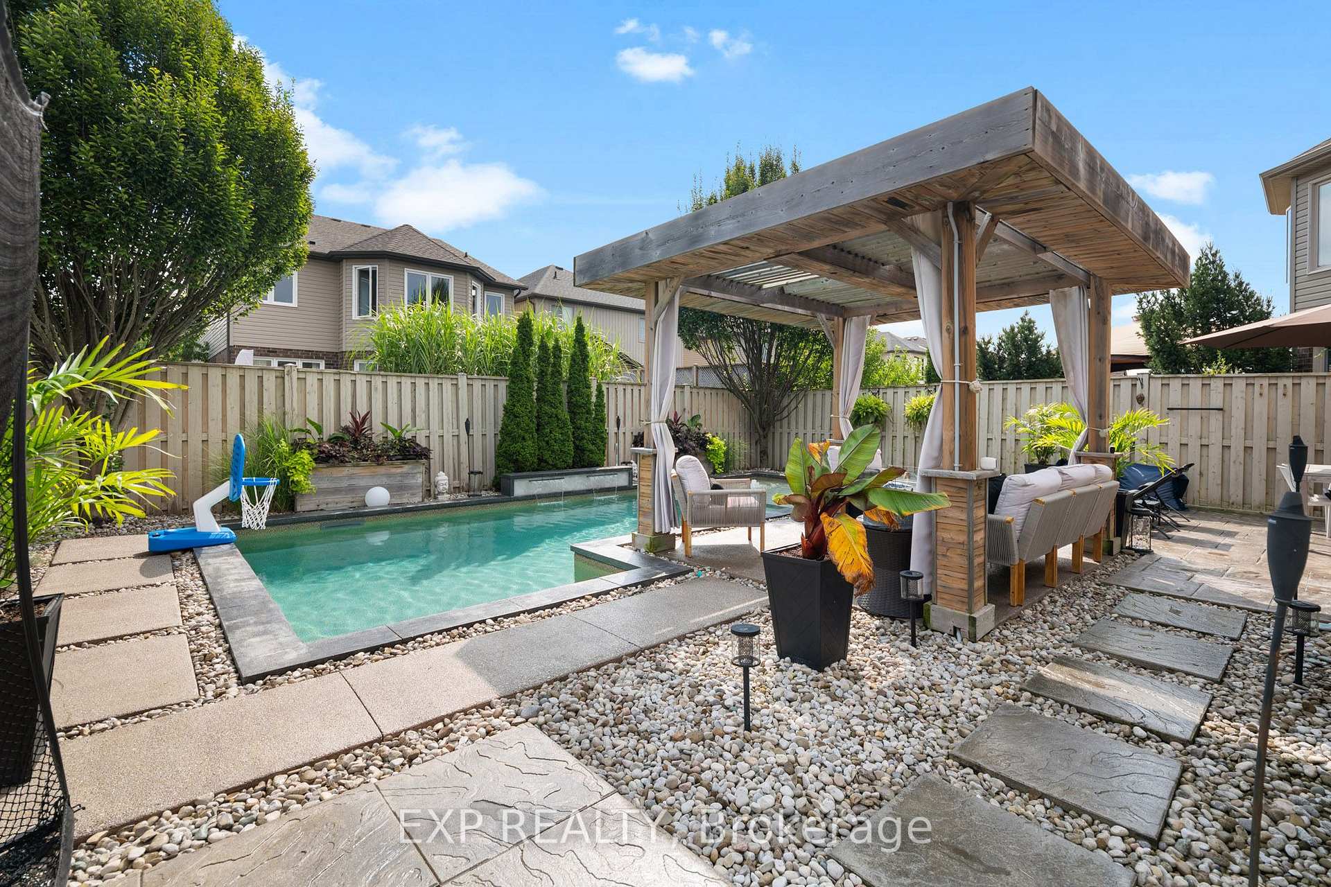 Photo 3 of 6464 Desanka Avenue, Niagara Falls, Forestview — HOMEH